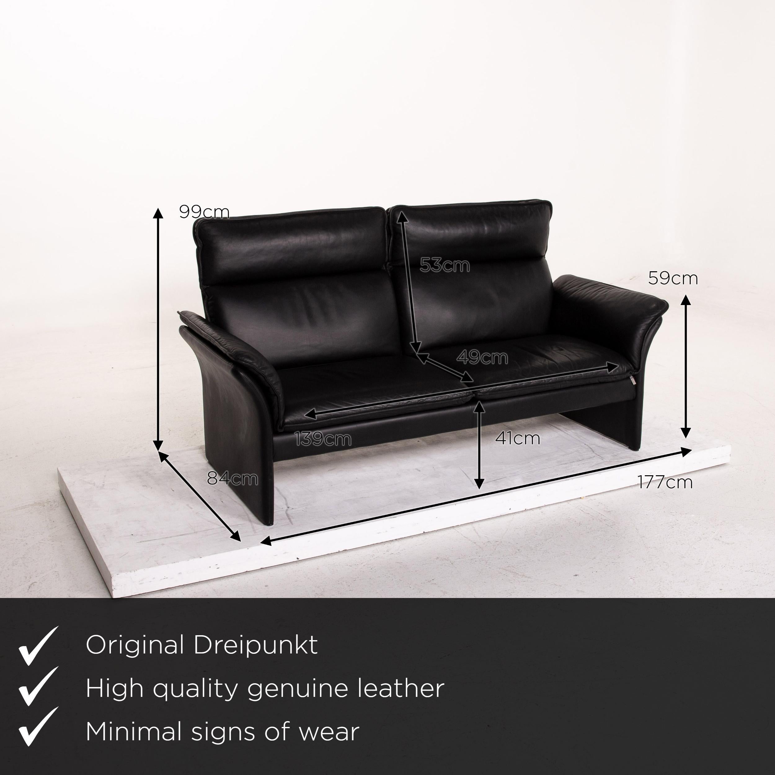 We present to you a three-point Scala leather sofa black three-seat couch.

Product measurements in centimeters:

depth 84
width 177
height 99
seat height 41
rest height 59
seat depth 49
seat width 139
back height 53.
 
 
  