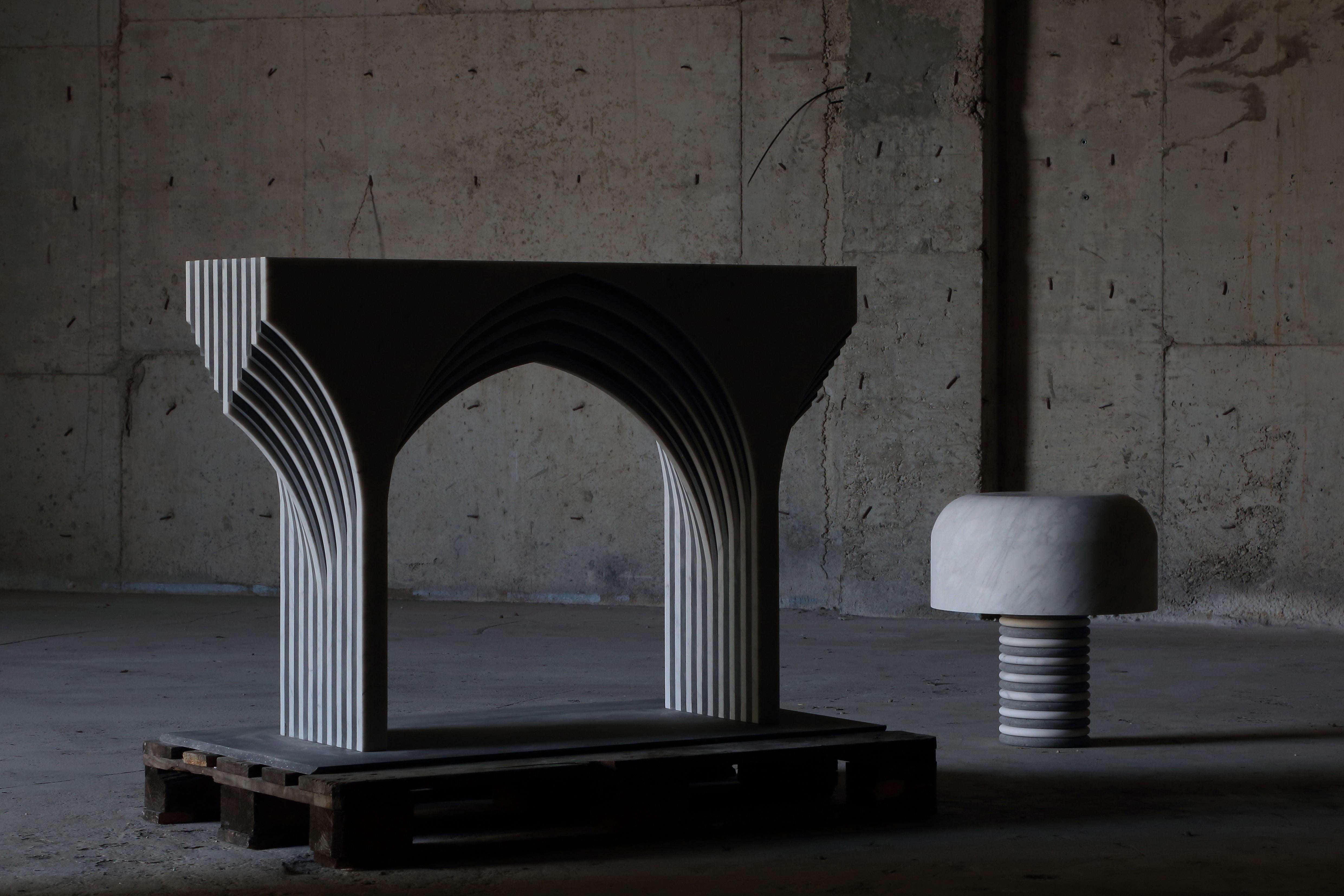 Libanese Console con arco a tre punte di Richard Yasmin in vendita