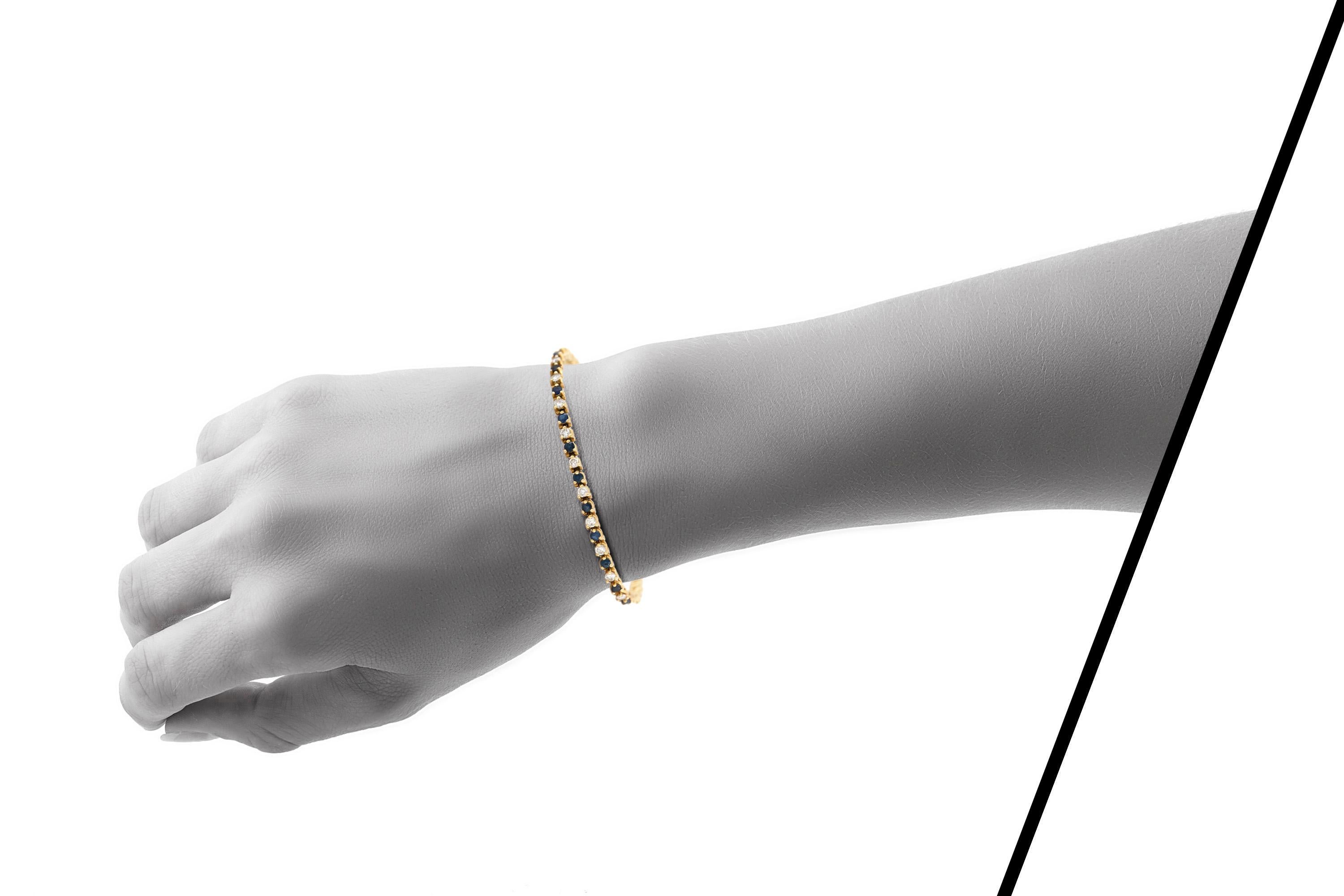 Drei Zacken 14 Karat Gelbgold Saphir und Diamant-Tennisarmband im Zustand „Hervorragend“ in New York, NY