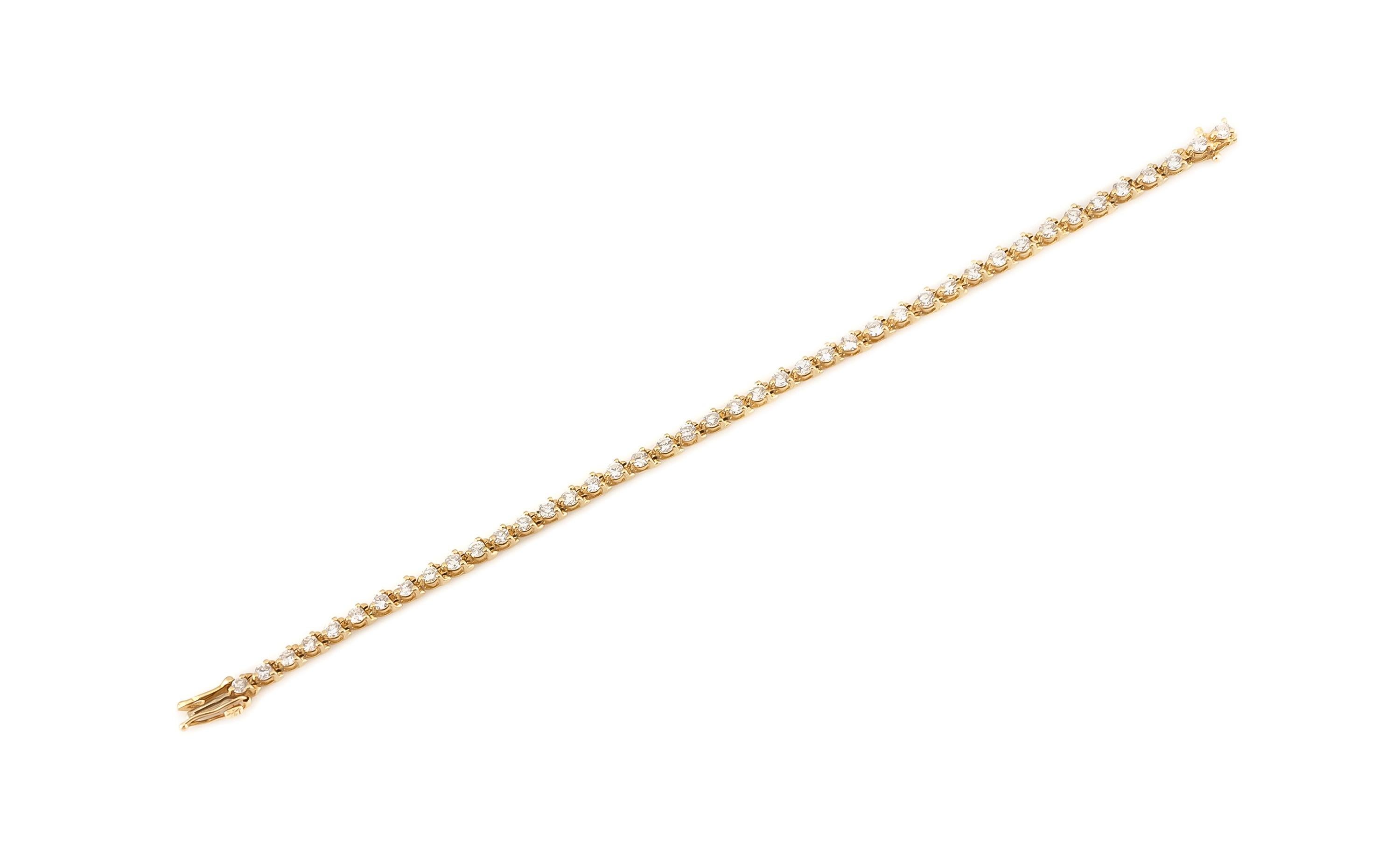 The bracelet is finely crafted in 14k yellow gold with round diamonds weighing approximately total of 2.50 carat.
Circa 2000.
