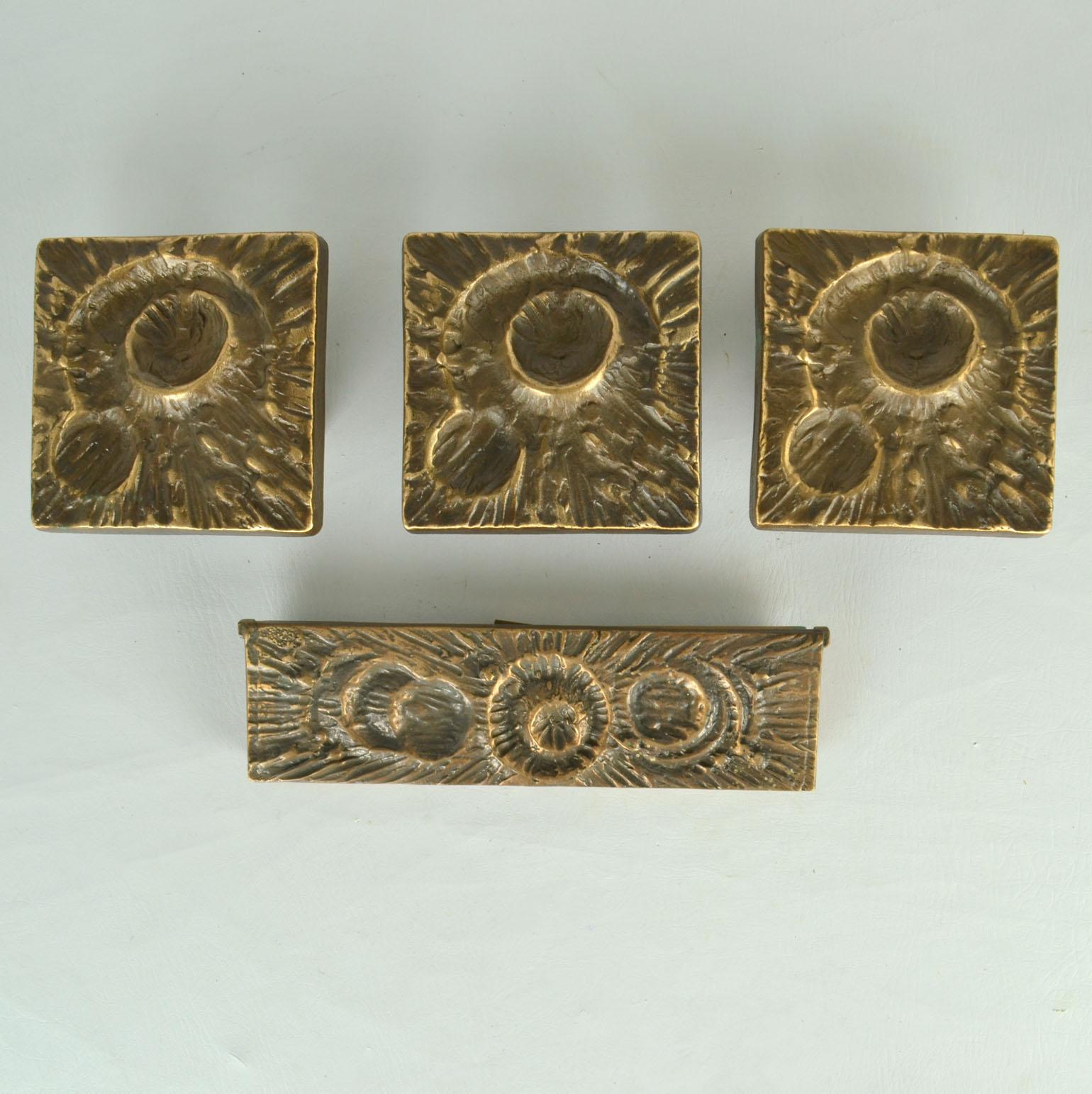 Mid-Century Modern Poignées de porte et boîte aux lettres architecturales avec relief de cratère en vente