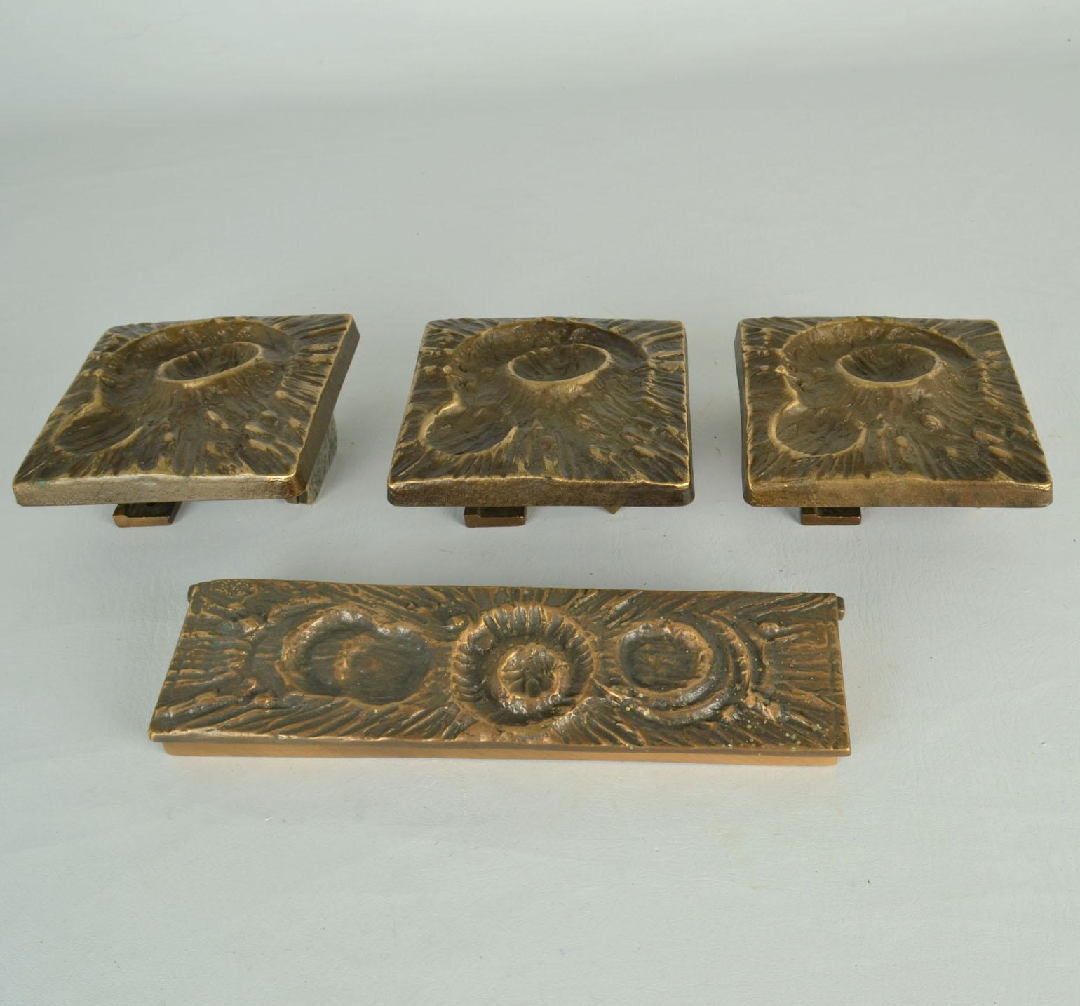 Poignées de porte et boîte aux lettres architecturales avec relief de cratère en vente 2