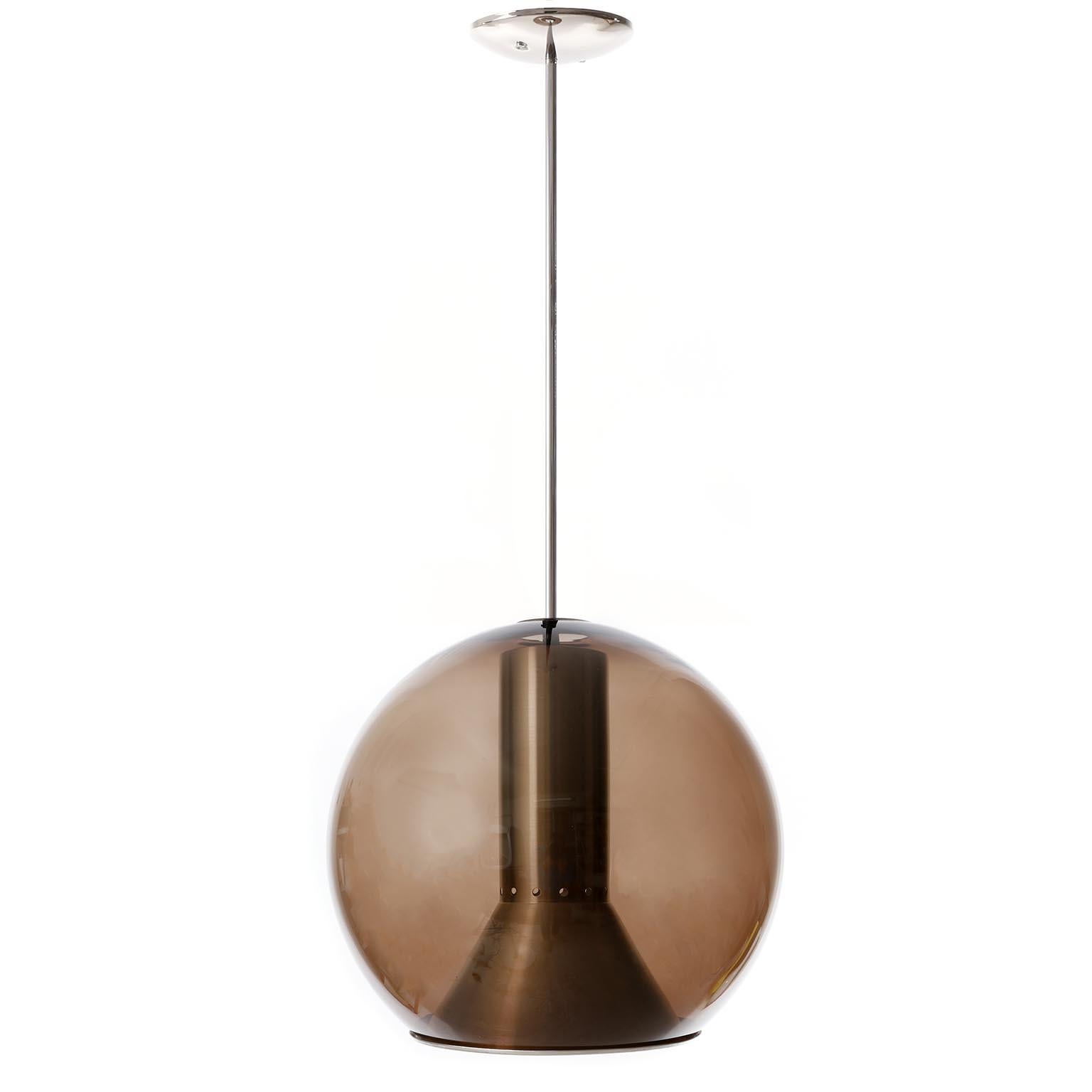 A set of three pendant lights or hanging lamps designed by Frank Ligtelijn for RAAK Amsterdam, Netherlands, manufactured in midcentury, circa 1970 (late 1960 or ealry 1970s).
Each light features a smoked brown glass globe with an aluminium