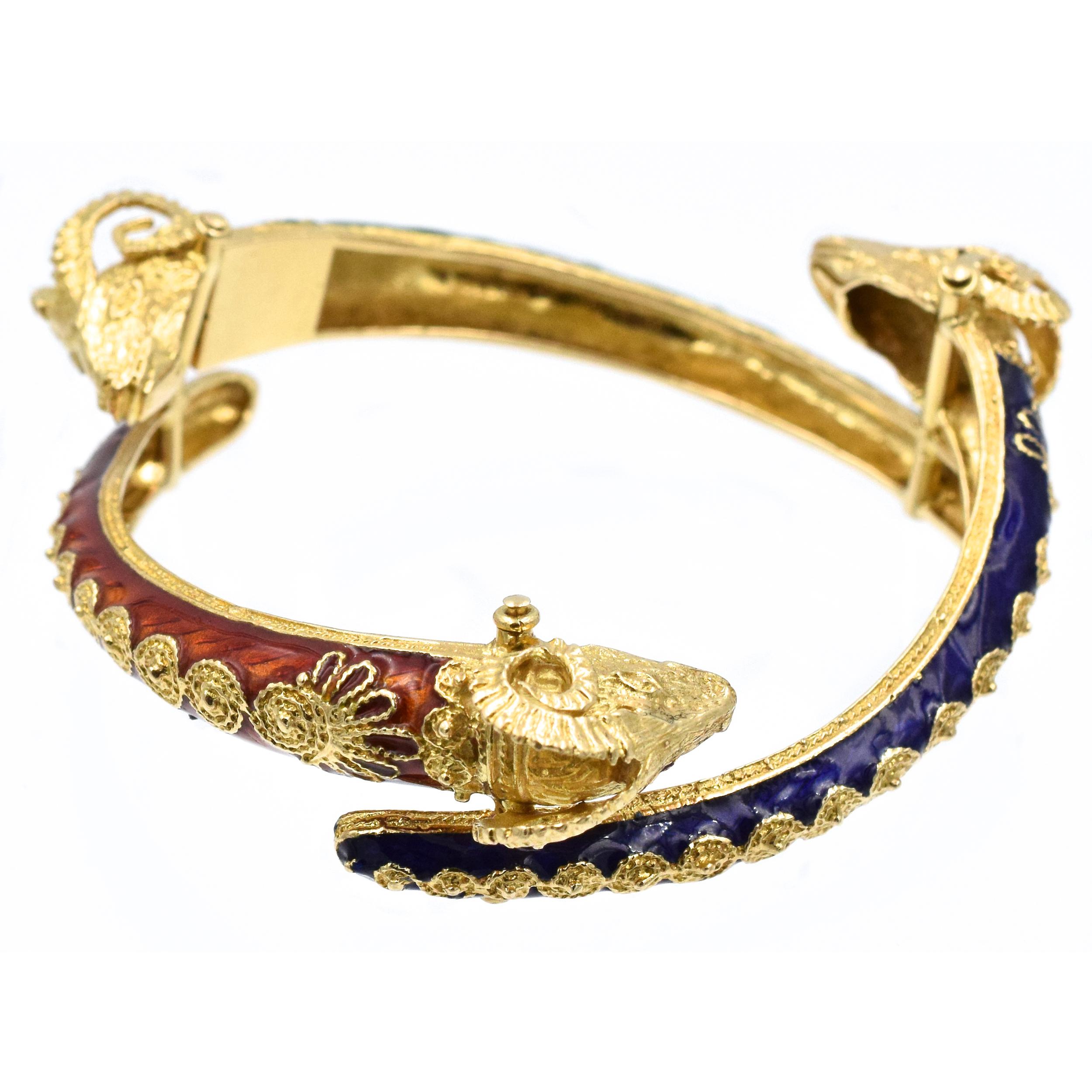 Brazalete Tres Cabezas de Carnero en Esmalte y Oro Amarillo de 18k en venta 4