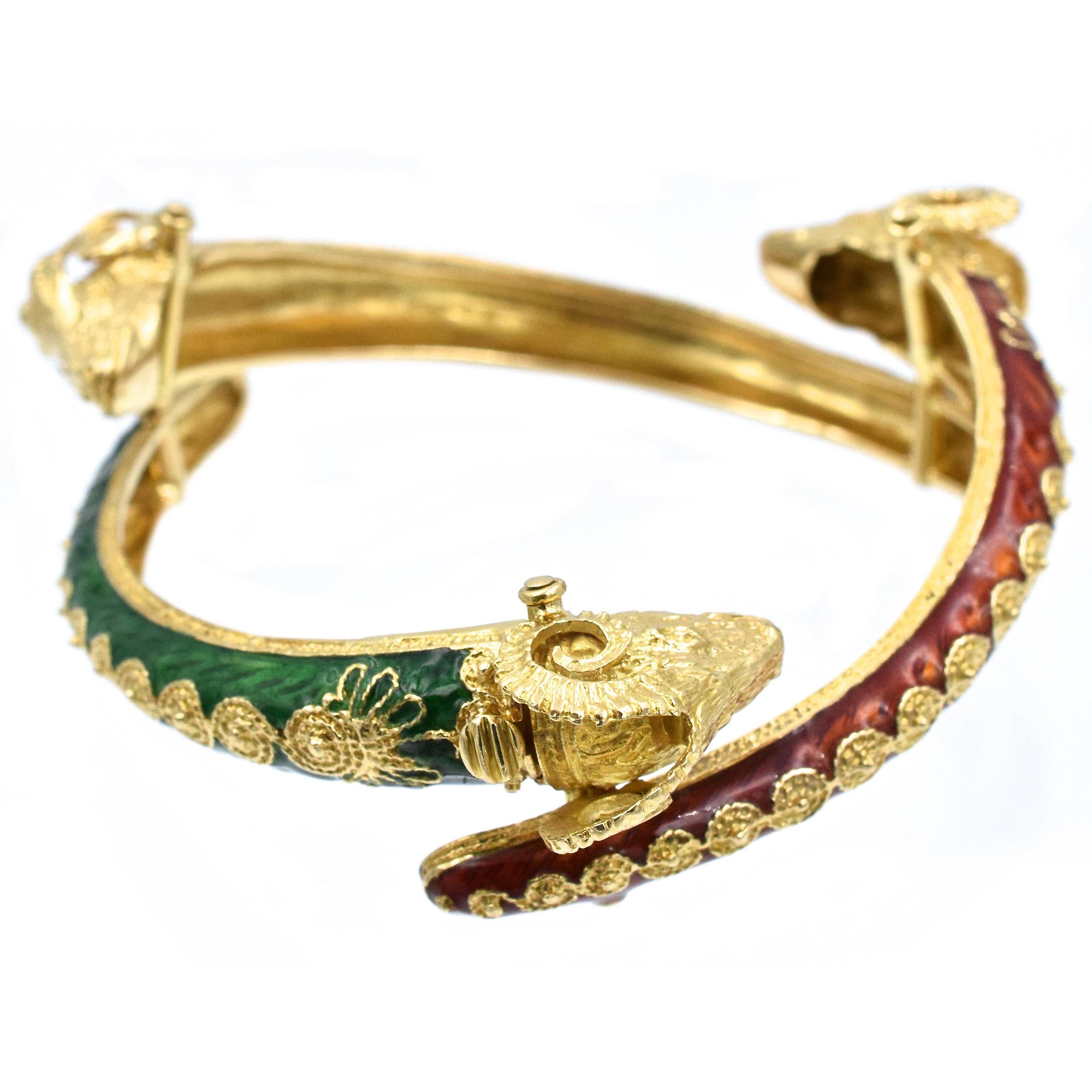 Brazalete Tres Cabezas de Carnero en Esmalte y Oro Amarillo de 18k en venta 5