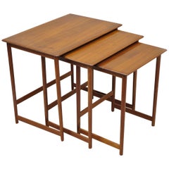 Trois tables d'appoint gigognes en teck Rasmus Solberg Westnofa Midcentury Danish Modern