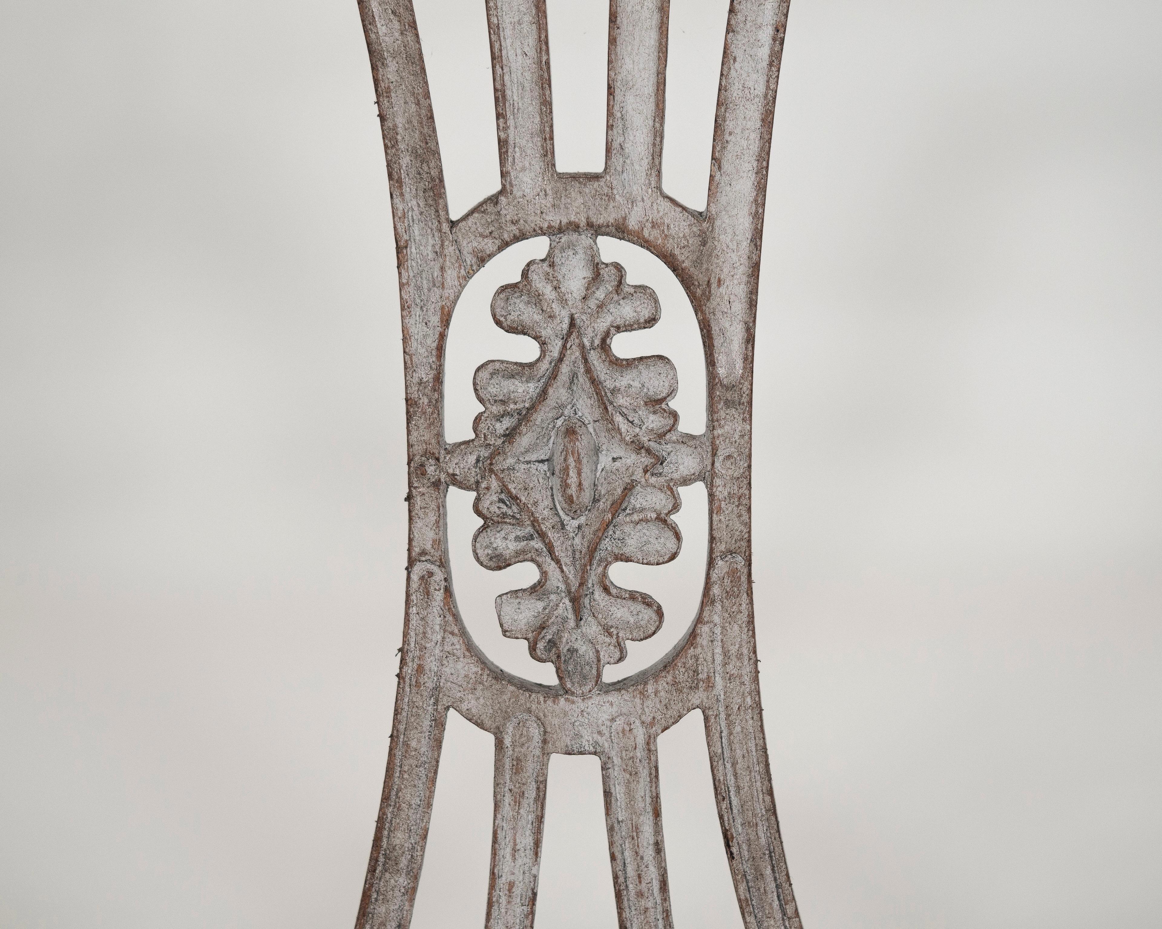 Three richly carved Gustavian side chairs, 18th C. In Good Condition For Sale In Aalsgaarde, DK