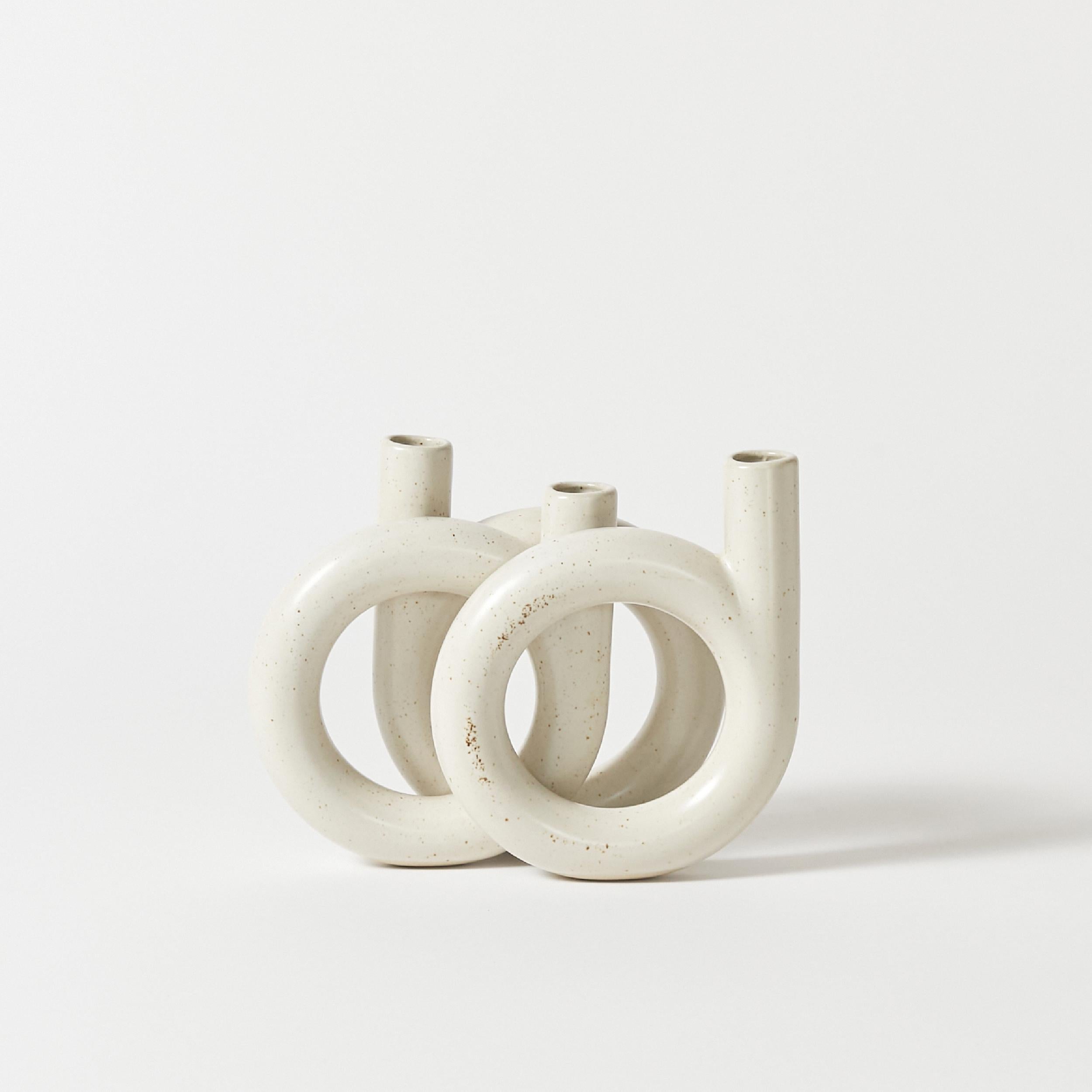 Vase Ikebana à trois anneaux fabriqué par Toyo, Japon, vers les années 1960.