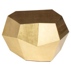 Table basse moyenne Three Rocks, feuille d'or, InsidherLand de Joana Santos Barbosa