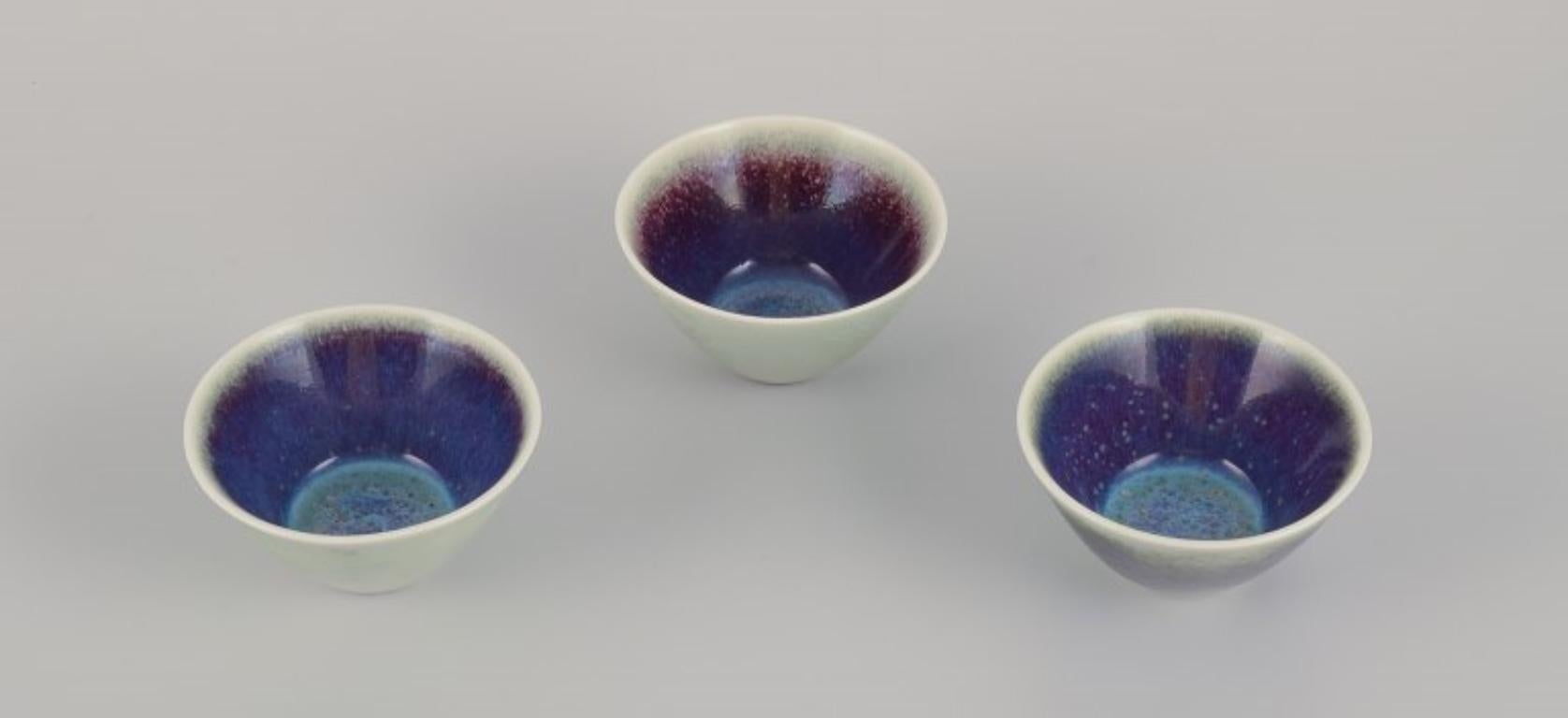 Three Rörstrand ceramic bowls with glaze in violet and green shades.
Mid-20th century.
Marked.
In excellent condition with natural crackling.
First factory quality.
Dimensions: Diameter 8.6 cm x Height 4.5 cm.