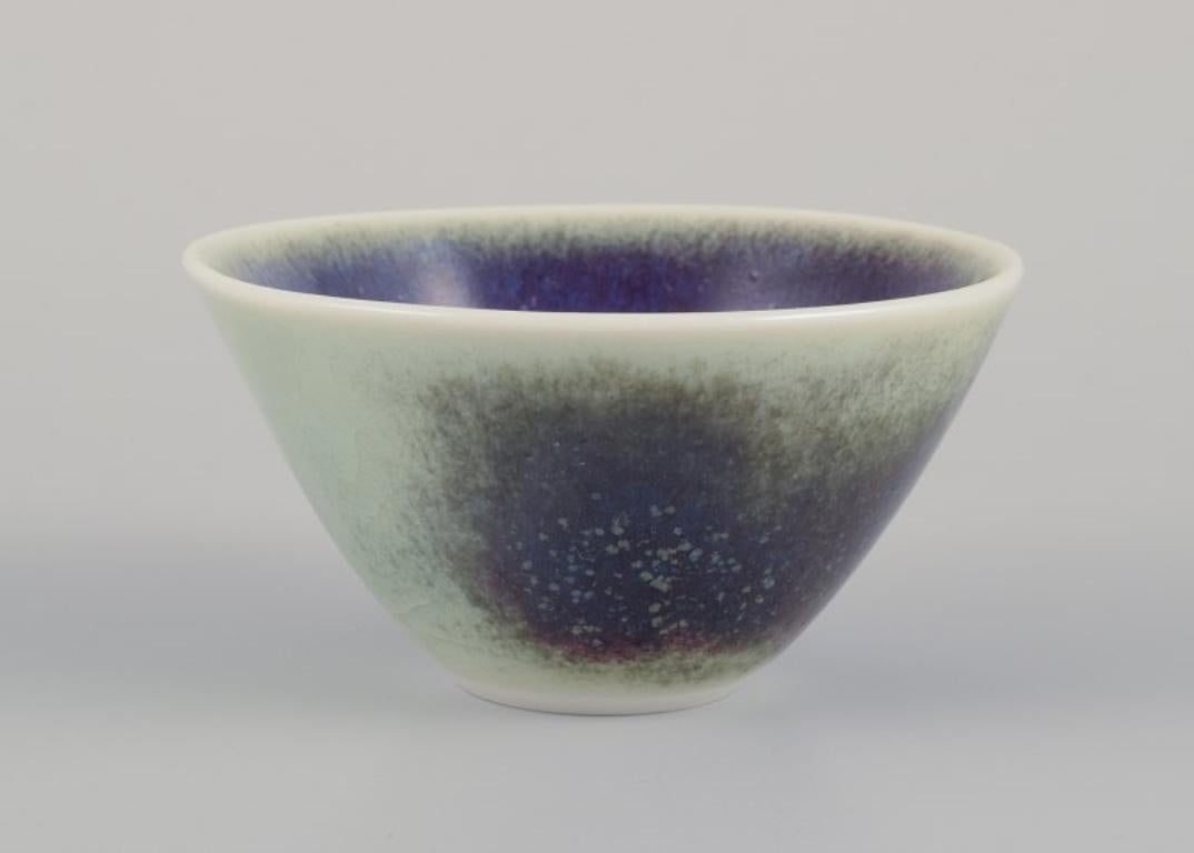Three Rörstrand ceramic bowls with glaze in violet and green shades. In Excellent Condition For Sale In Copenhagen, DK