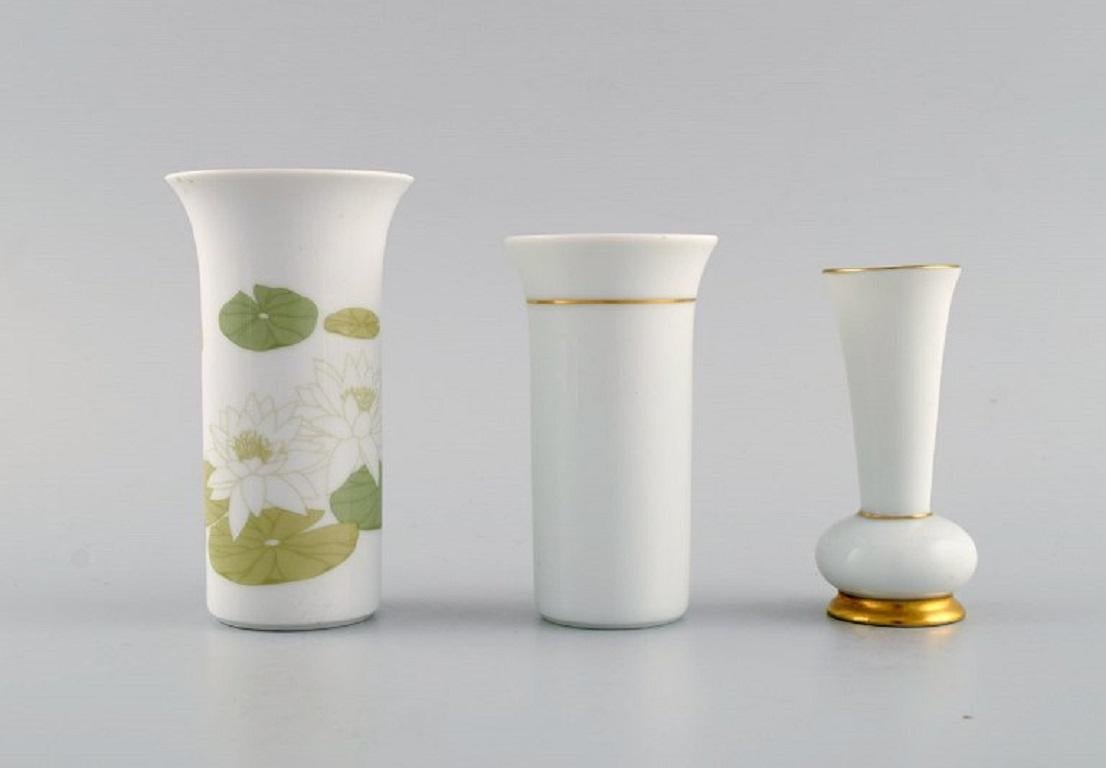 Three Rosenthal porcelain vases. Mid-20th century.
Largest measures: 10 x 5.5 cm.
In excellent condition.
Stamped.