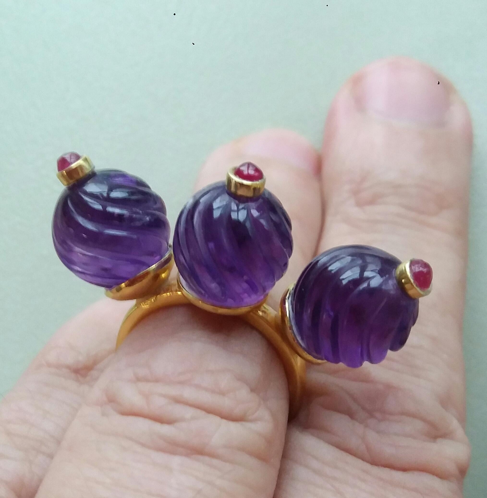 Three Round Carved Amethyst Beads Ruby Round Cabs 14K Yellow Gold Cocktail Ring For Sale 1
