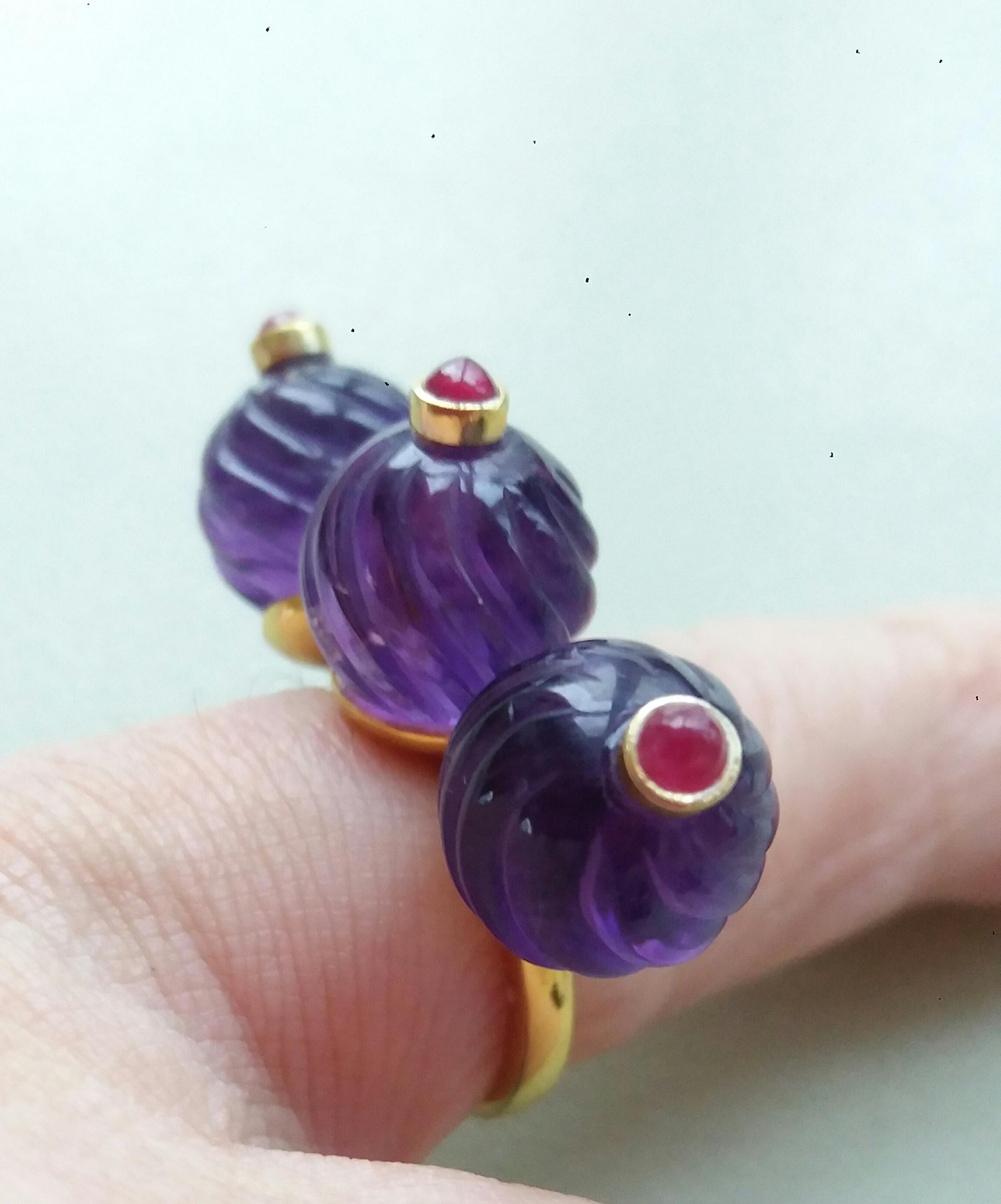 Three Round Carved Amethyst Beads Ruby Round Cabs 14K Yellow Gold Cocktail Ring For Sale 2