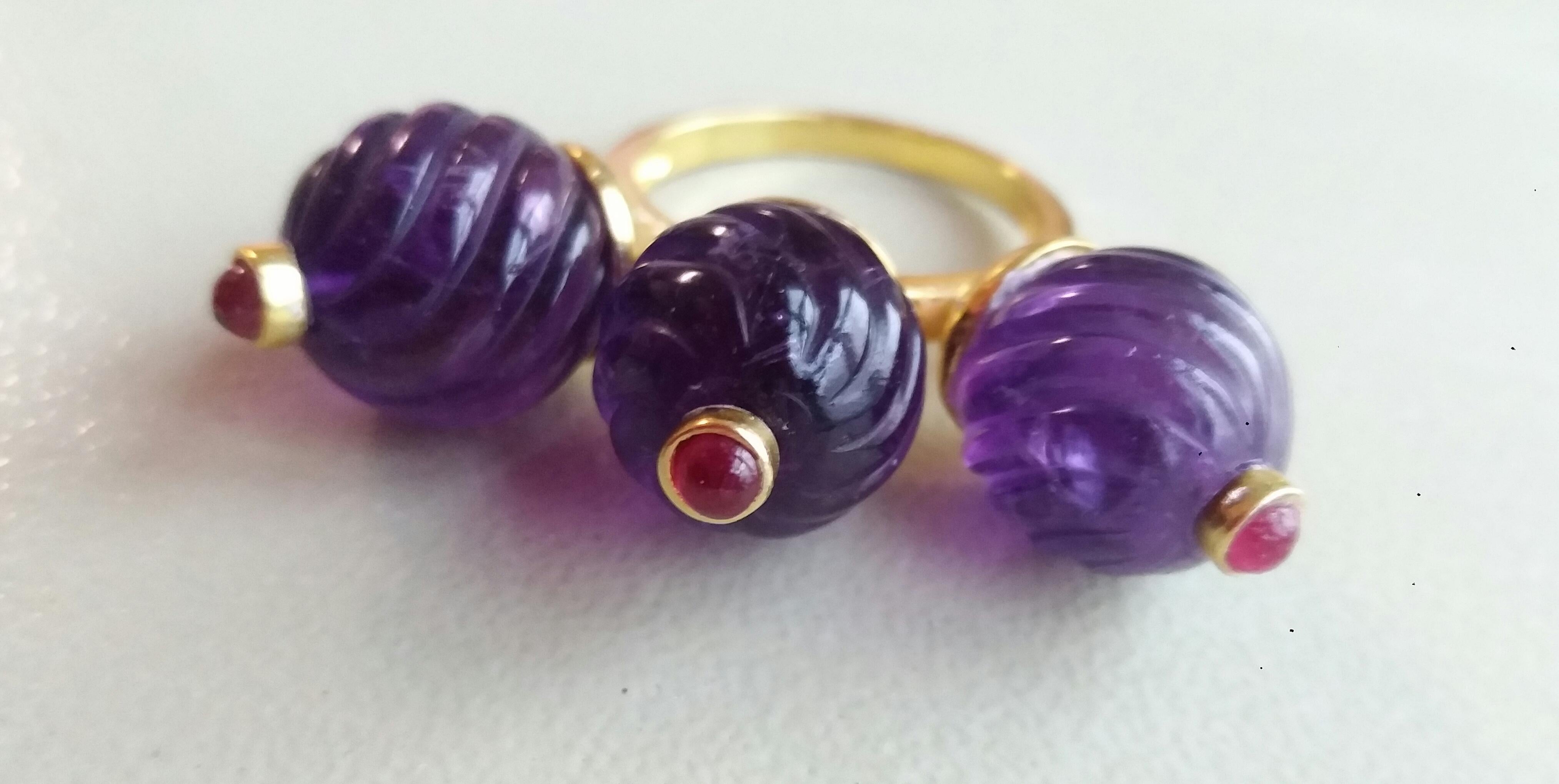 Three Round Carved Amethyst Beads Ruby Round Cabs 14K Yellow Gold Cocktail Ring For Sale 3