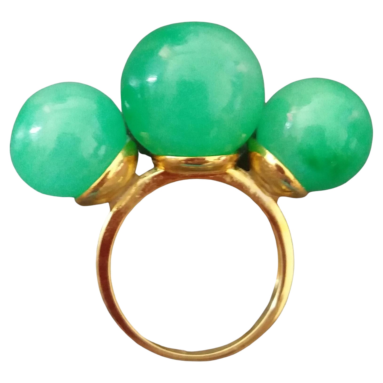 14K Gelbgold-Cocktailring mit runden, schlichten Burma-Jade-Perlen im Angebot