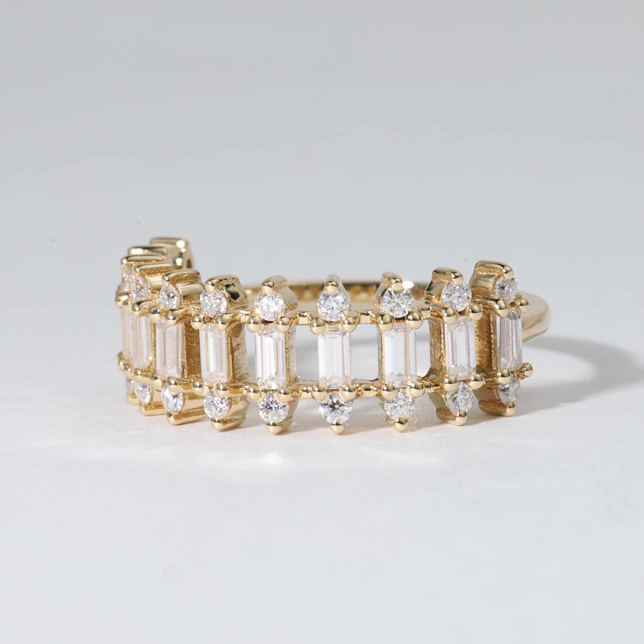 Art Deco Three-Row 0.83ct Baguette & Round Diamond Studded Wedding Ring in 18K YellowGold For Sale
