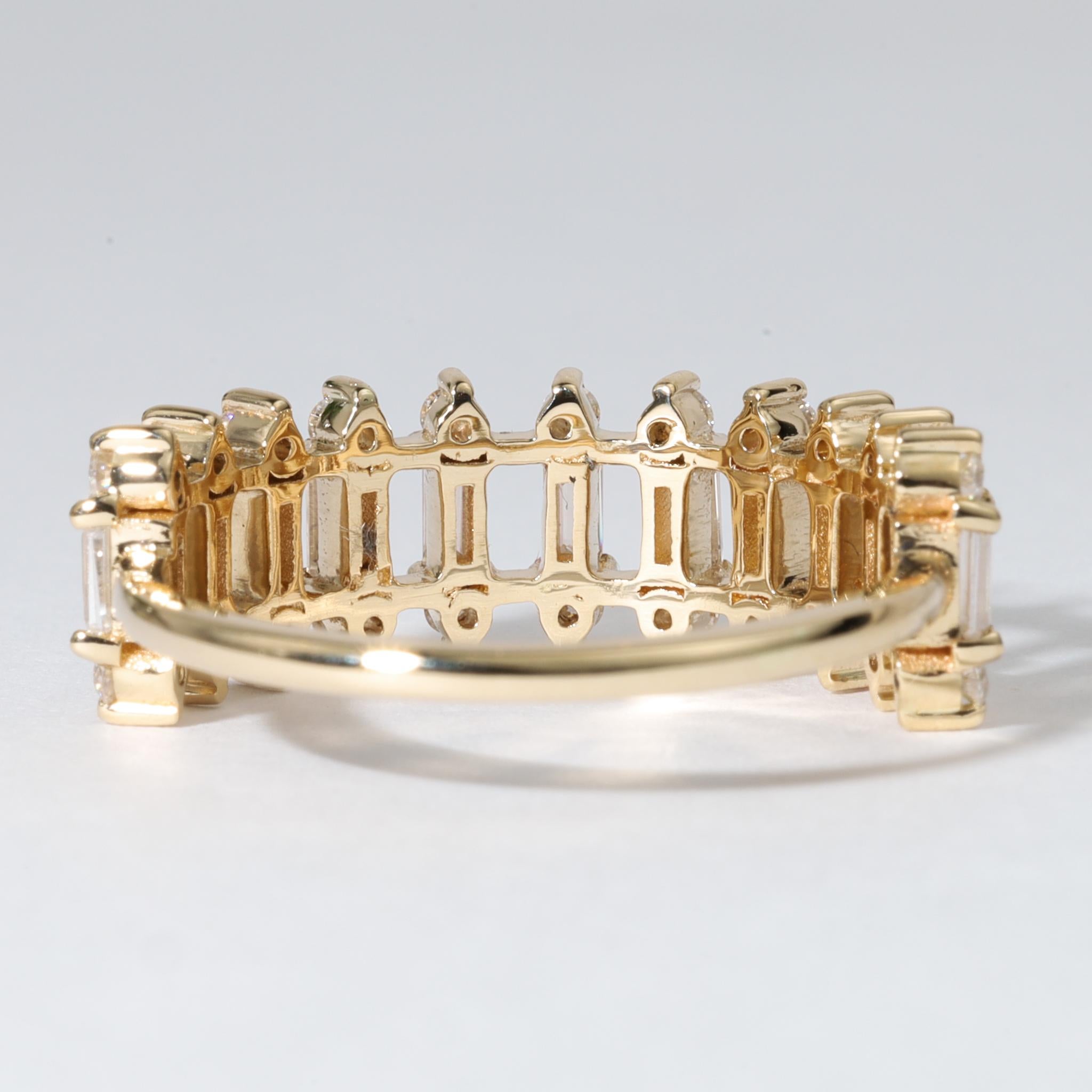 Three-Row 0.83ct Baguette & Round Diamond Studded Wedding Ring in 18K YellowGold In New Condition For Sale In Jaipur, RJ