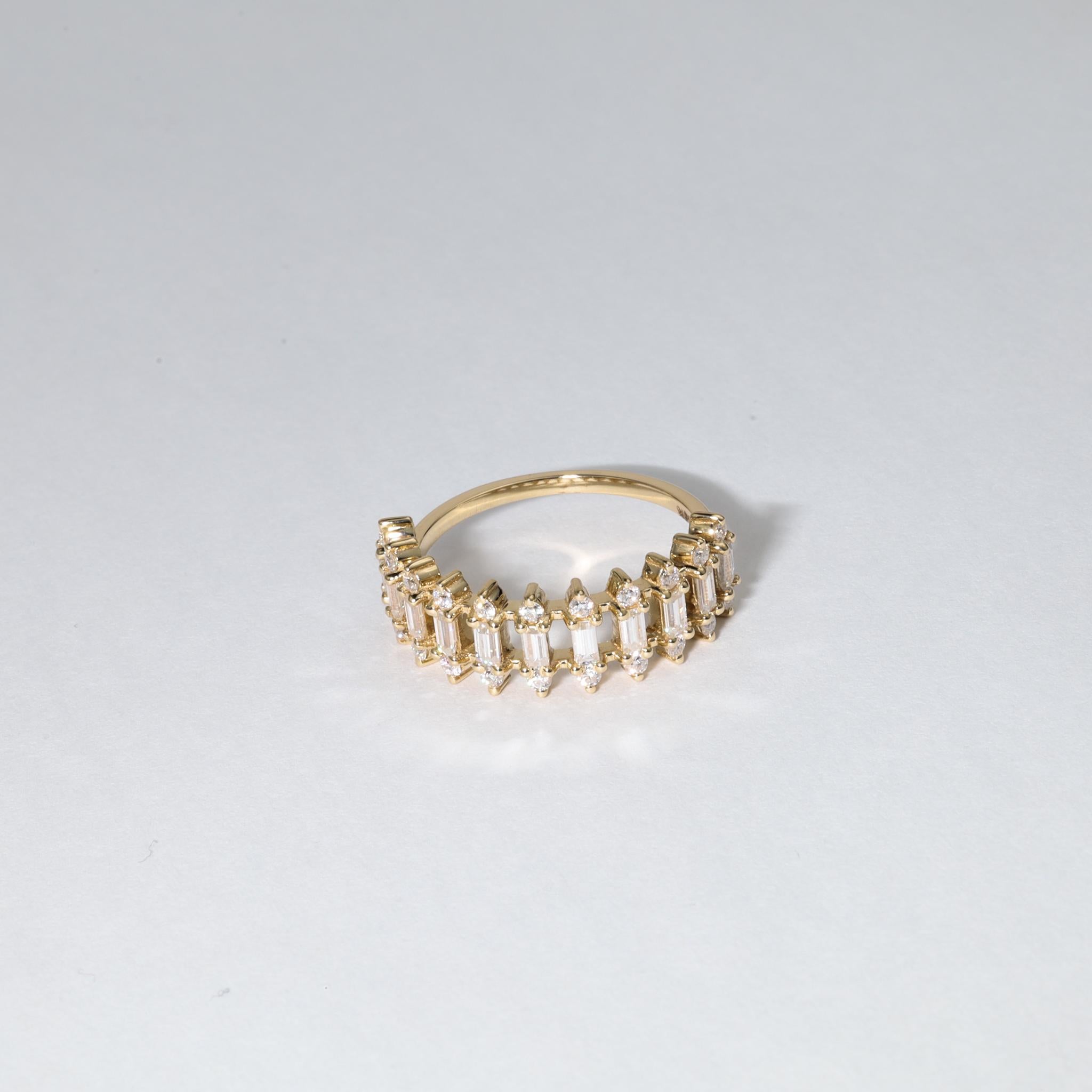 Women's Three-Row 0.83ct Baguette & Round Diamond Studded Wedding Ring in 18K YellowGold For Sale