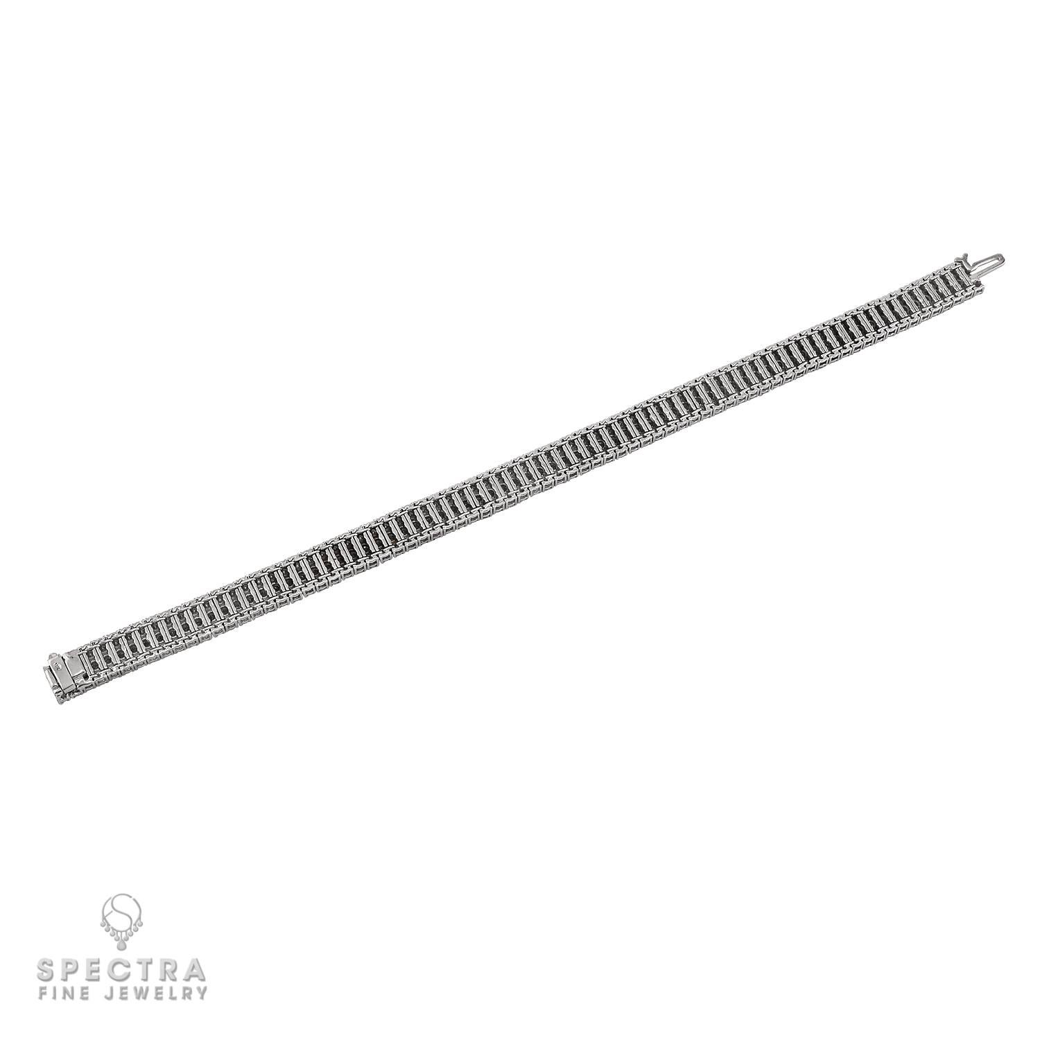 Contemporaneo Bracciale a tre file di diamanti da 16,0 carati in oro bianco in vendita