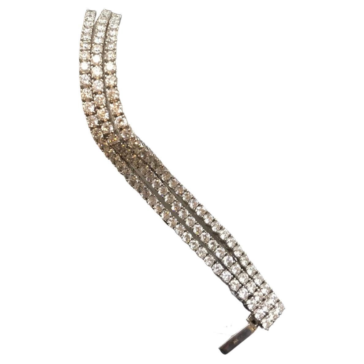 Exquisite three row 18 carats tennis bracelet.
