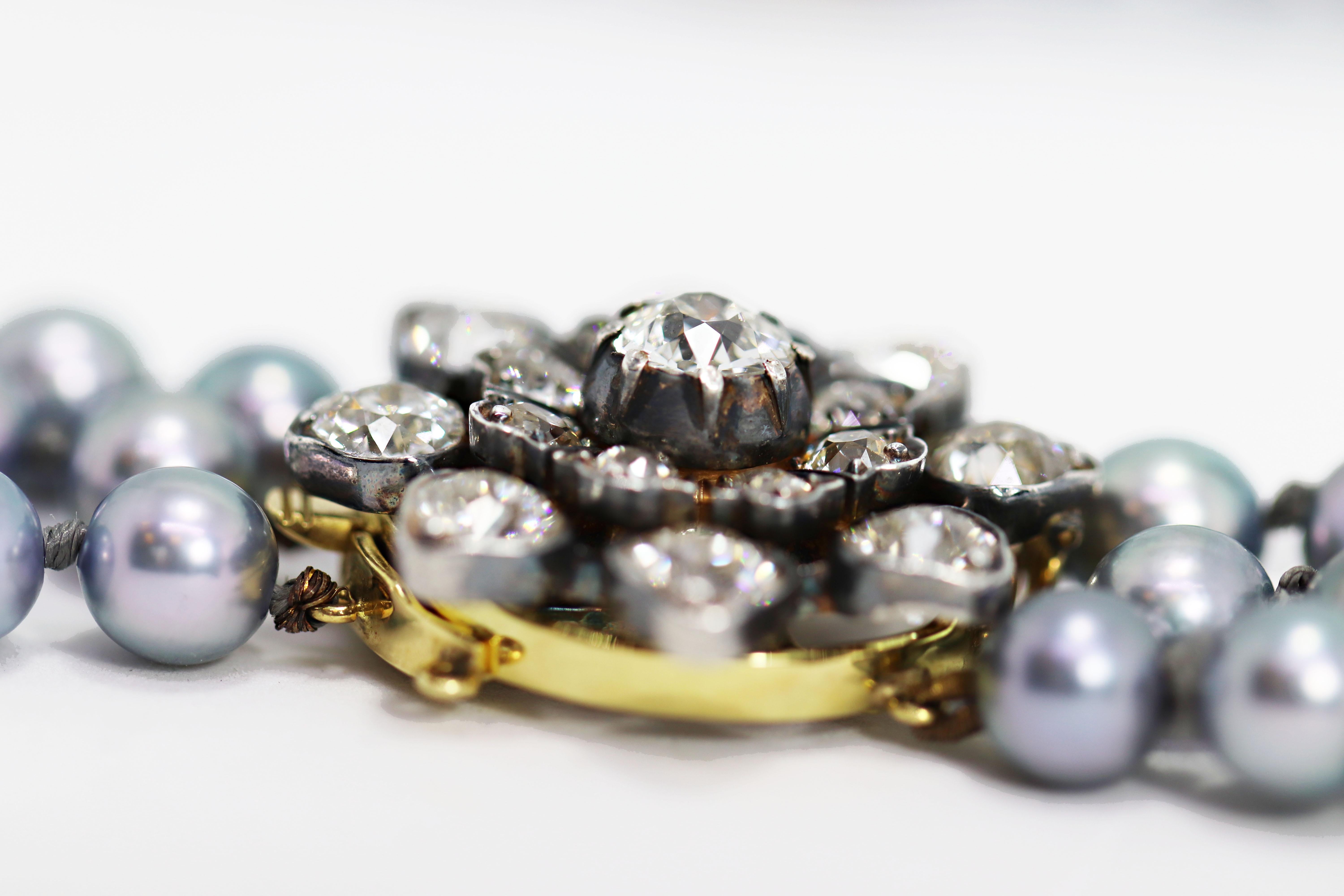 Collana a tre file di perle Akoya e diamanti taglio vecchio europeo, circa 1920 in vendita 4
