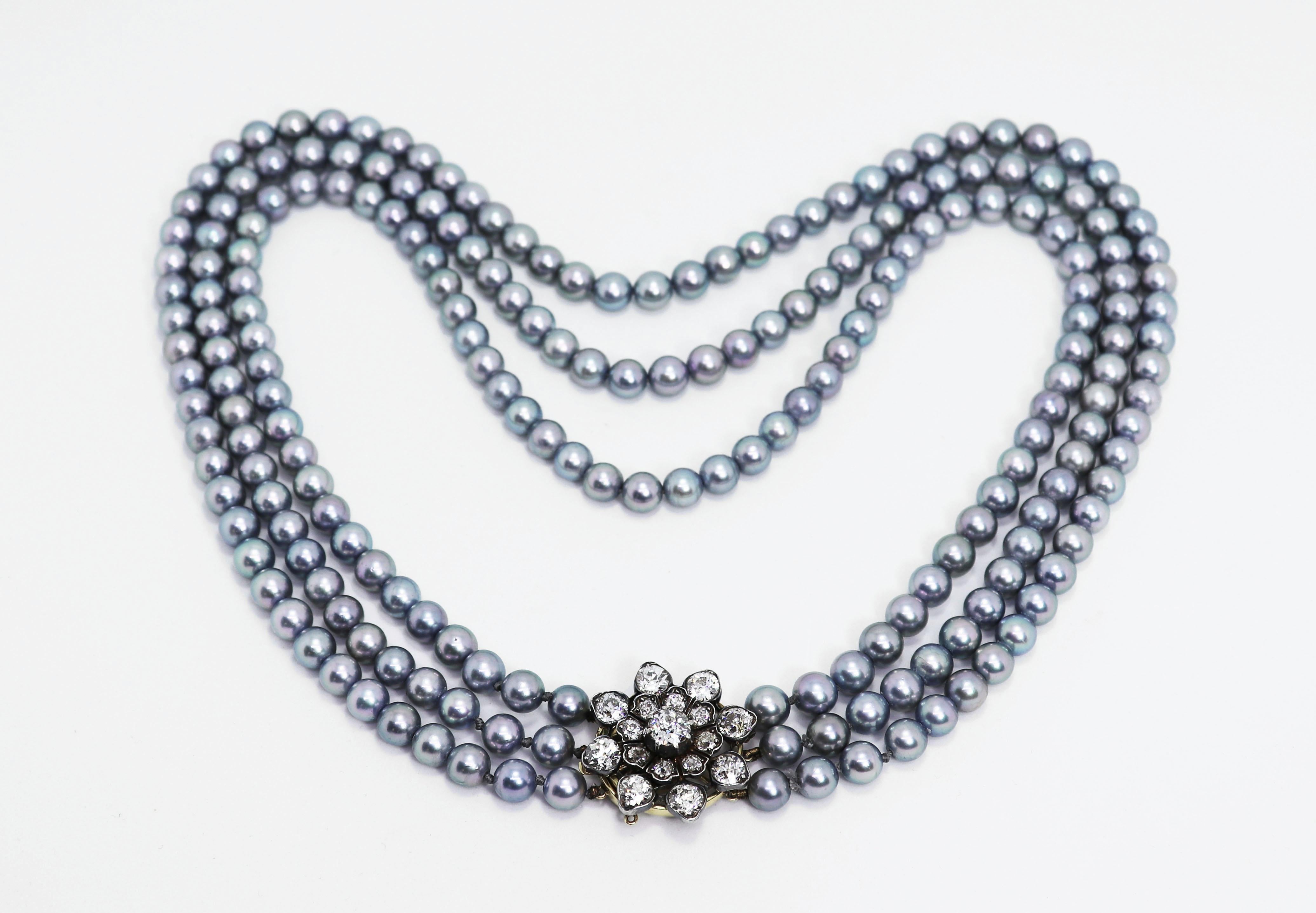 Collier de trois rangées de perles Akoya et de diamants taille vieille Europe, c. 1920 Bon état - En vente à London, GB