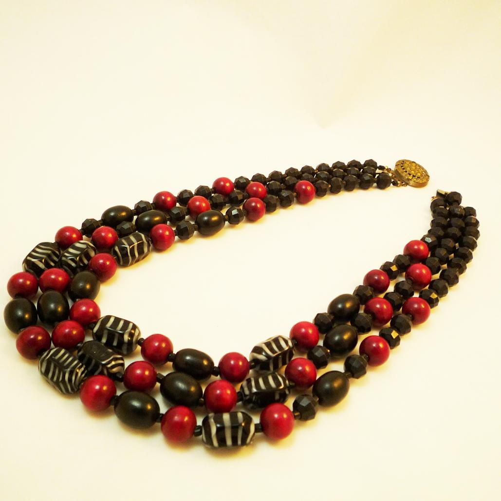 Women's Three-row chain made of wood, plastic and glass with original clasp For Sale