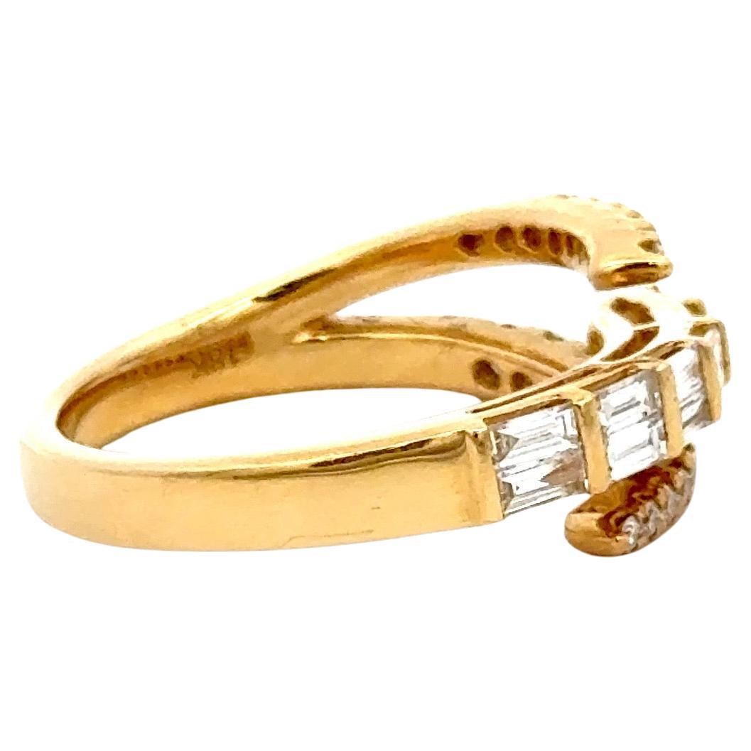 The Row Claw Crossover Baguette Round Diamond Ring 0.62 Carats 14KT Gold en vente 1