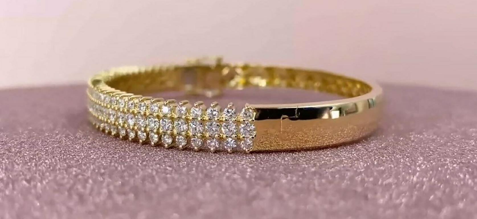 Contemporary Three Row Diamond 2.55 Total Carat Weight Yellow Gold Bangle Bracelet For Sale