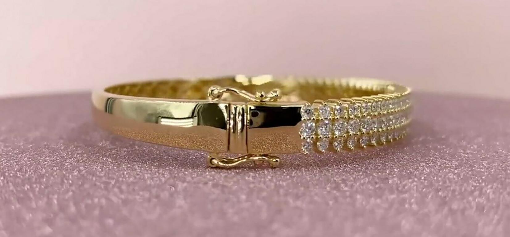Round Cut Three Row Diamond 2.55 Total Carat Weight Yellow Gold Bangle Bracelet For Sale