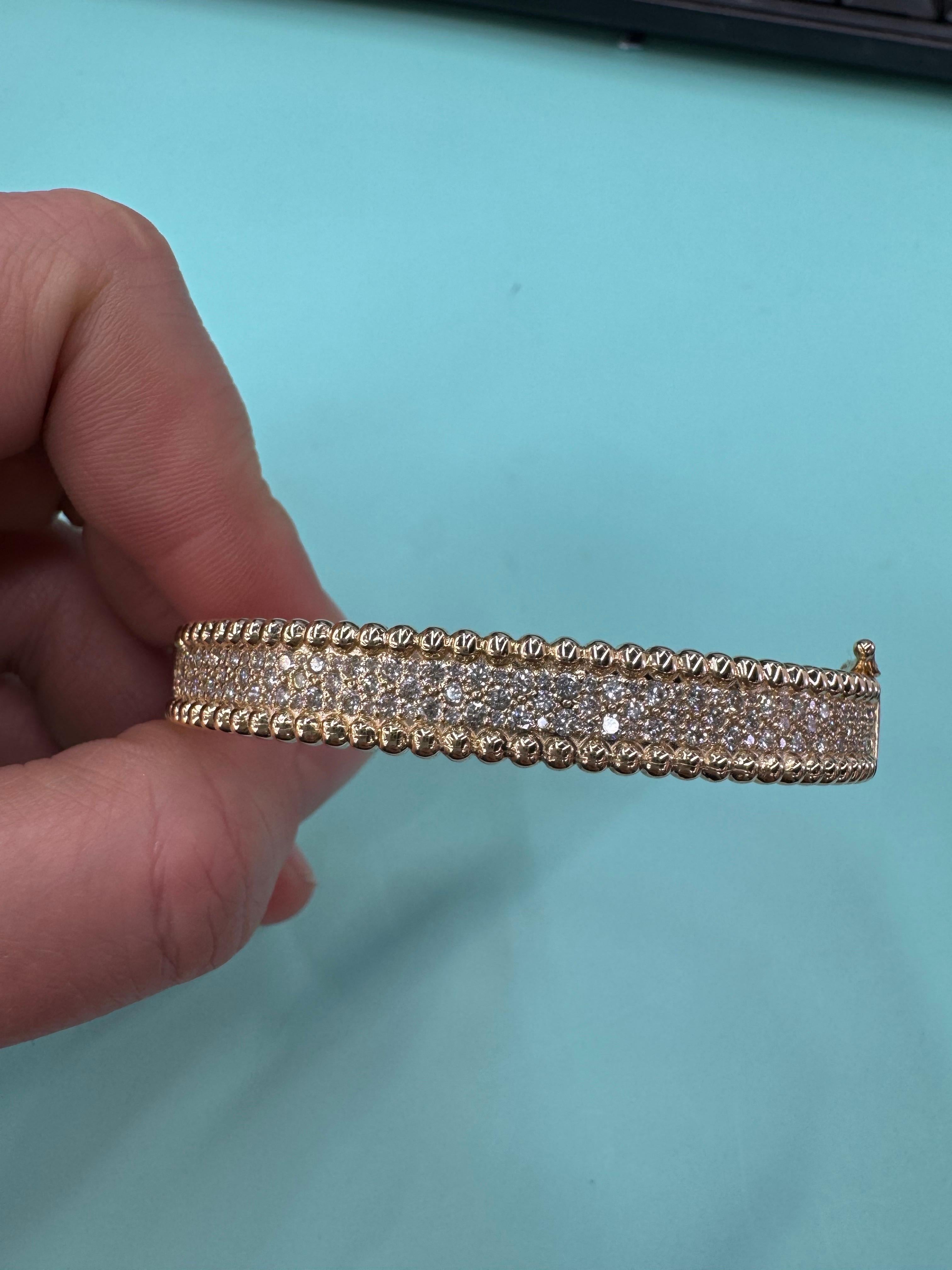 Bracelet jonc perlé à trois rangées de diamants 1,92 carats or jaune 14 carats 28 grammes en vente 6