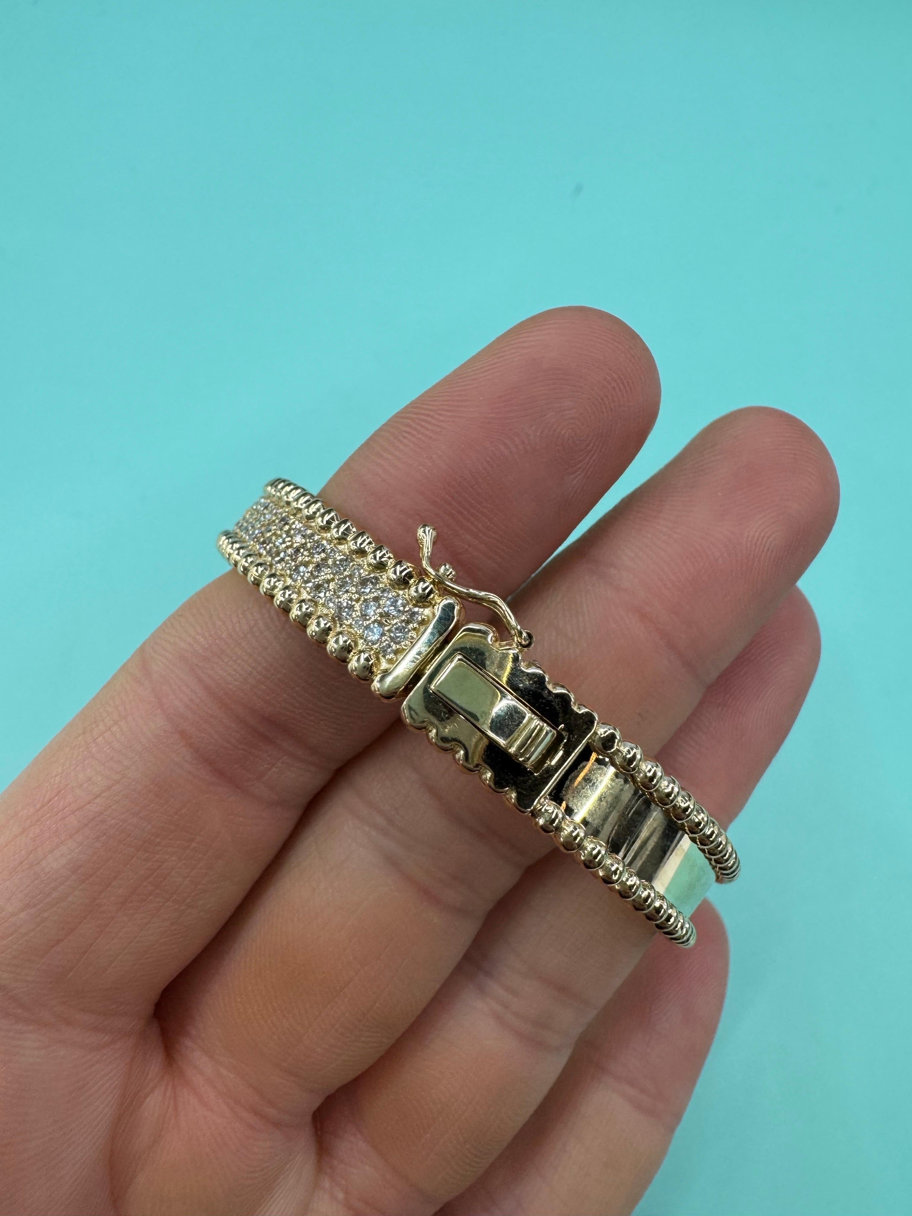 Bracelet jonc perlé à trois rangées de diamants 1,92 carats or jaune 14 carats 28 grammes en vente 9