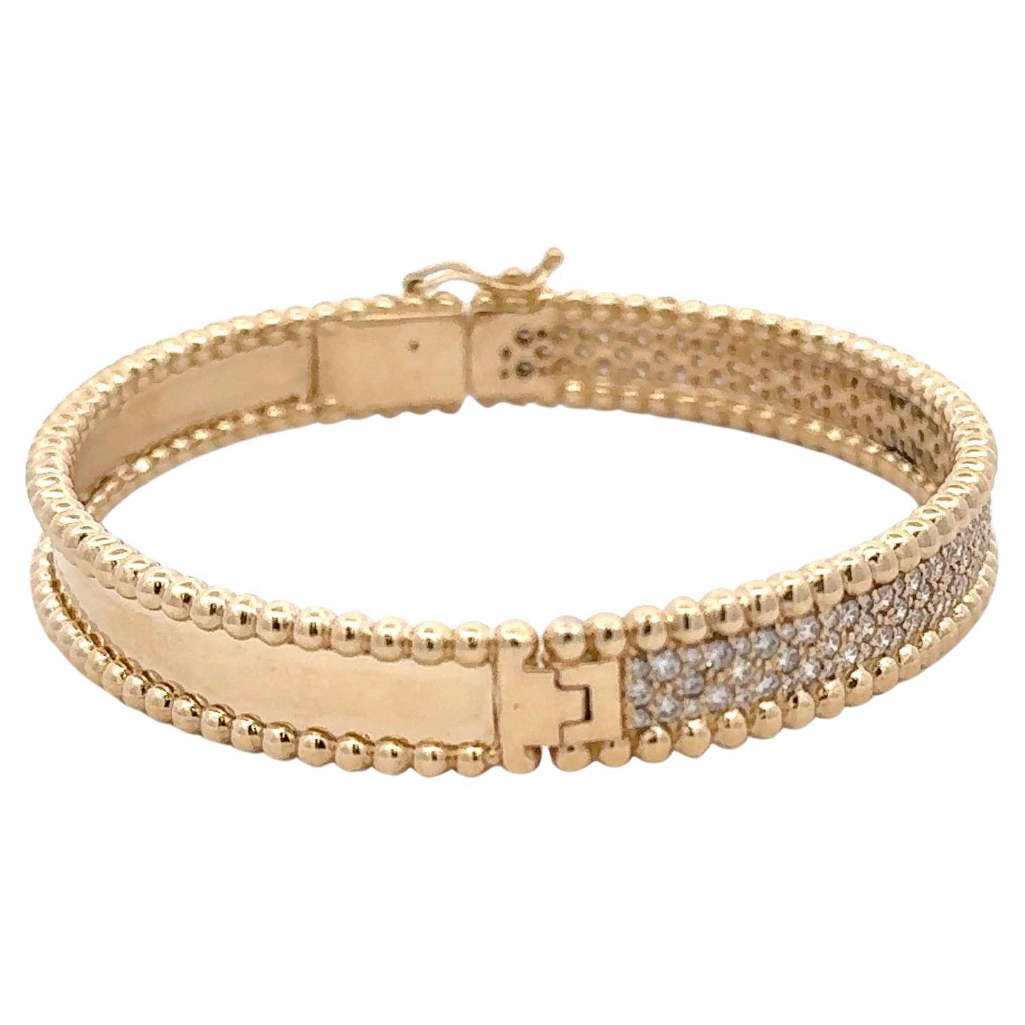Taille ronde Bracelet jonc perlé à trois rangées de diamants 1,92 carats or jaune 14 carats 28 grammes en vente