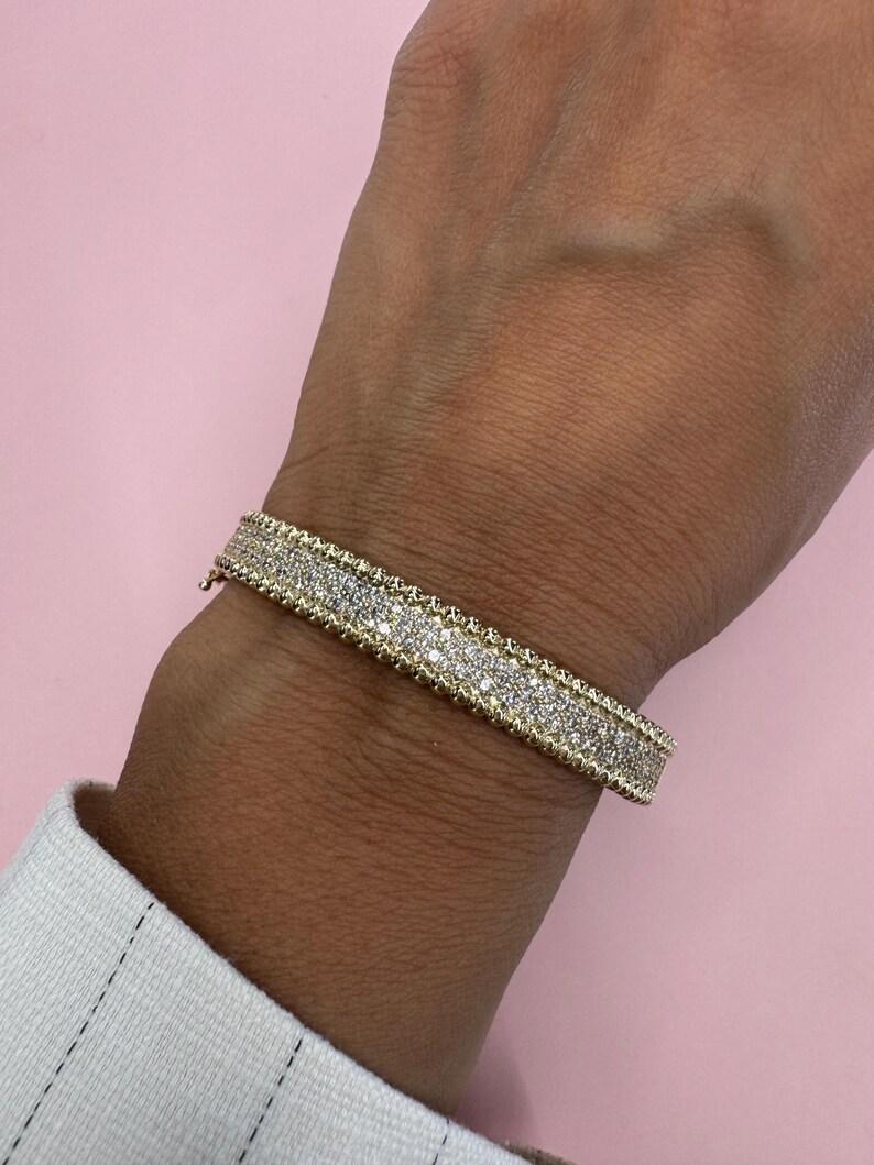 Bracelet jonc perlé à trois rangées de diamants 1,92 carats or jaune 14 carats 28 grammes Neuf - En vente à New York, NY