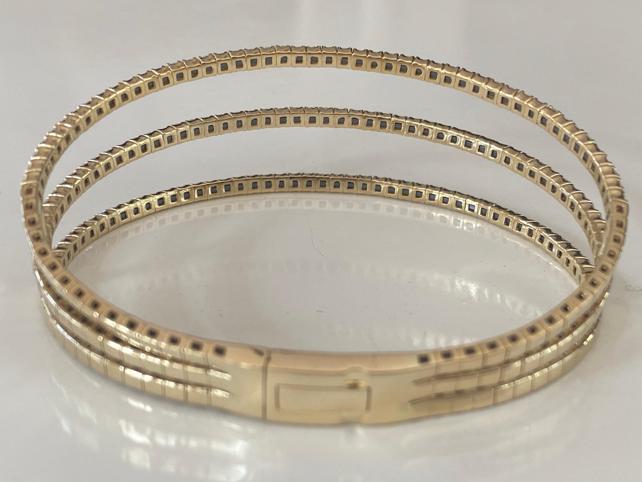 Taille ronde Bracelet souple  trois ranges de diamants en vente