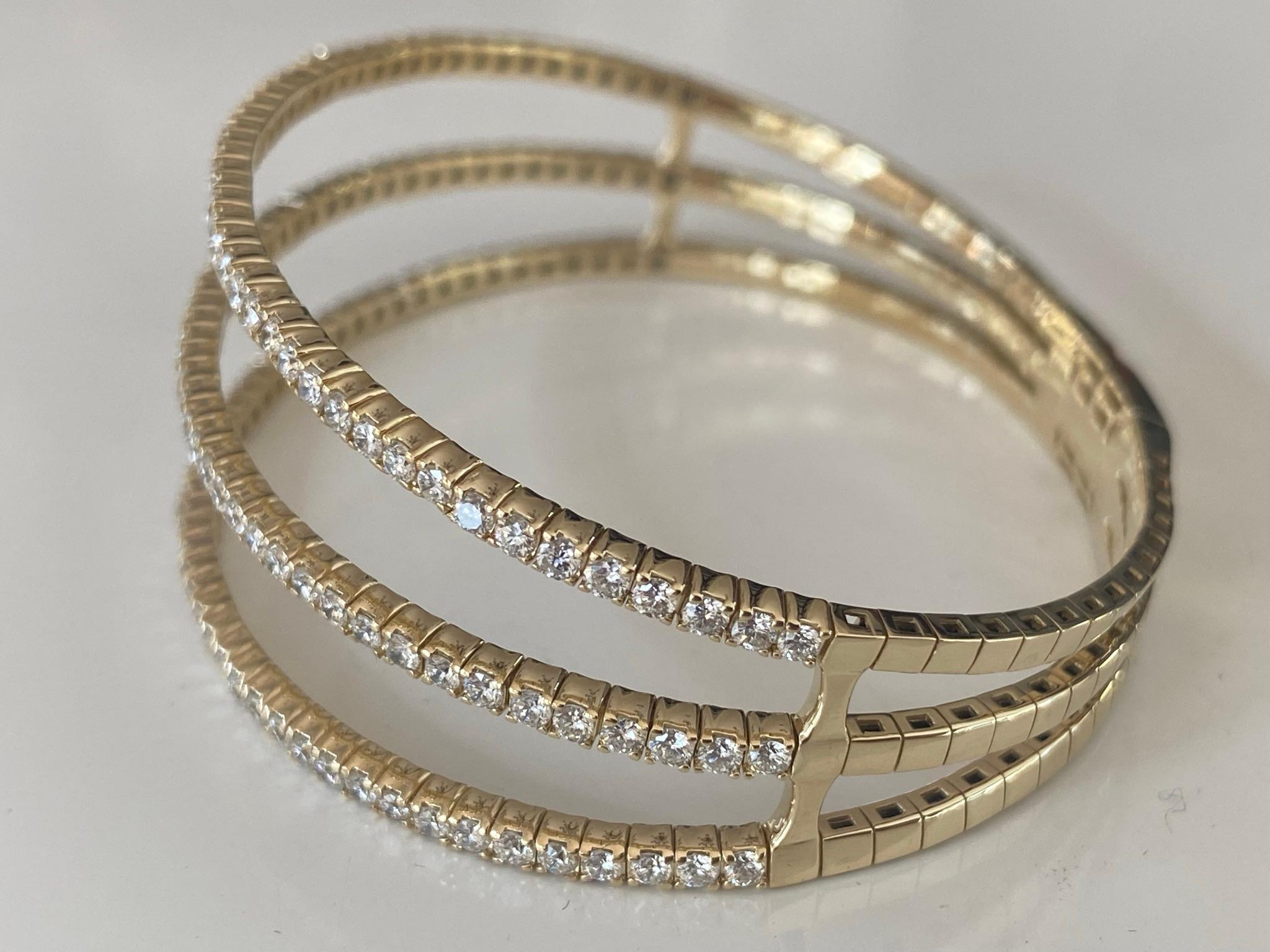 Bracelet souple  trois ranges de diamants Neuf - En vente à Denver, CO