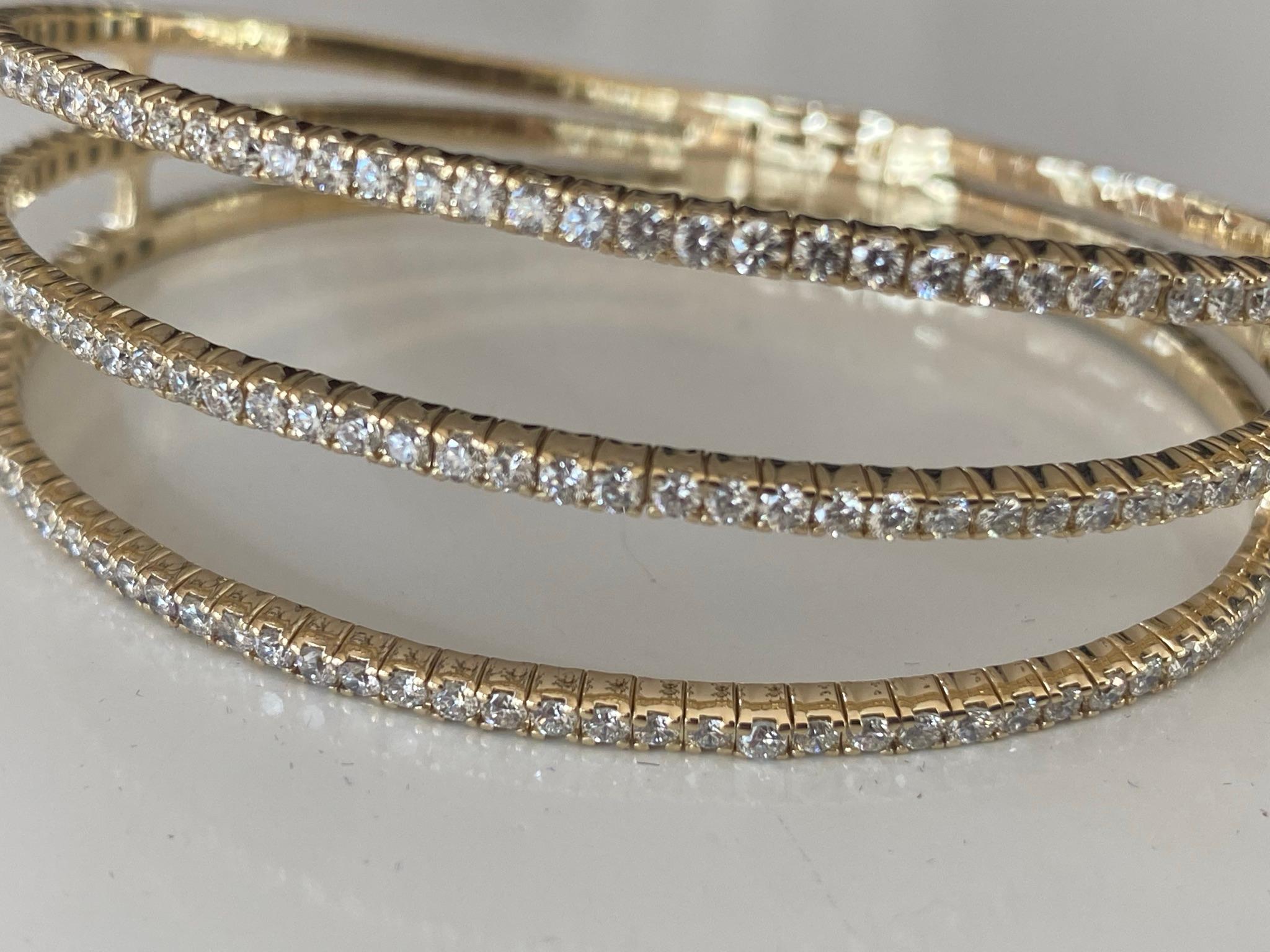 Bracelet souple  trois ranges de diamants Pour femmes en vente
