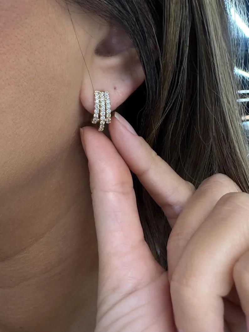 Créoles à trois rangées de diamants 0,62 carat or jaune 14 carats 3,57 grammes Neuf - En vente à New York, NY