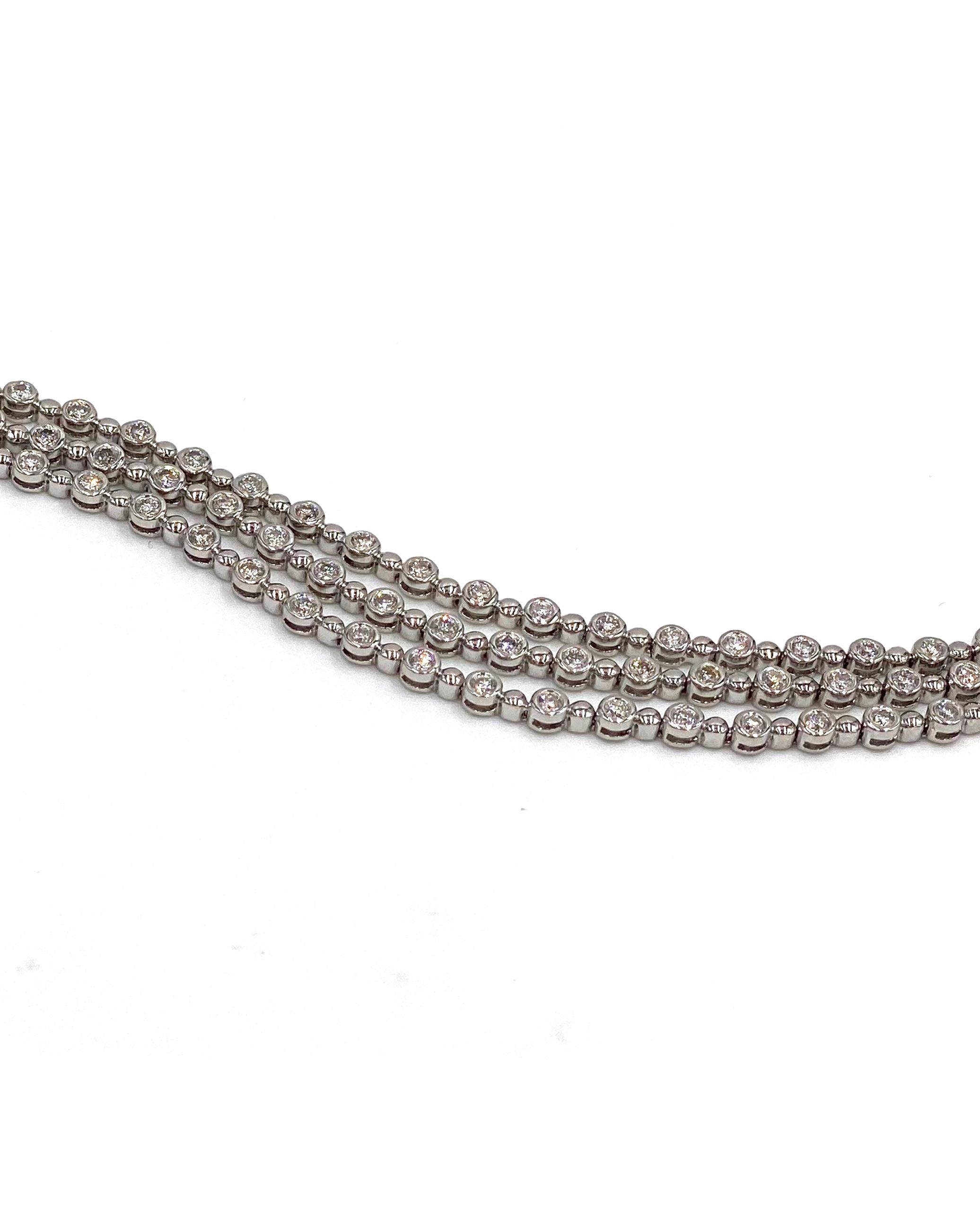 dreireihiges Armband aus 14K Weißgold mit 120 runden, in die Lünette gefassten Diamanten von 2,75 Karat.

- Diamanten sind H/I Farbe, SI1 Klarheit.