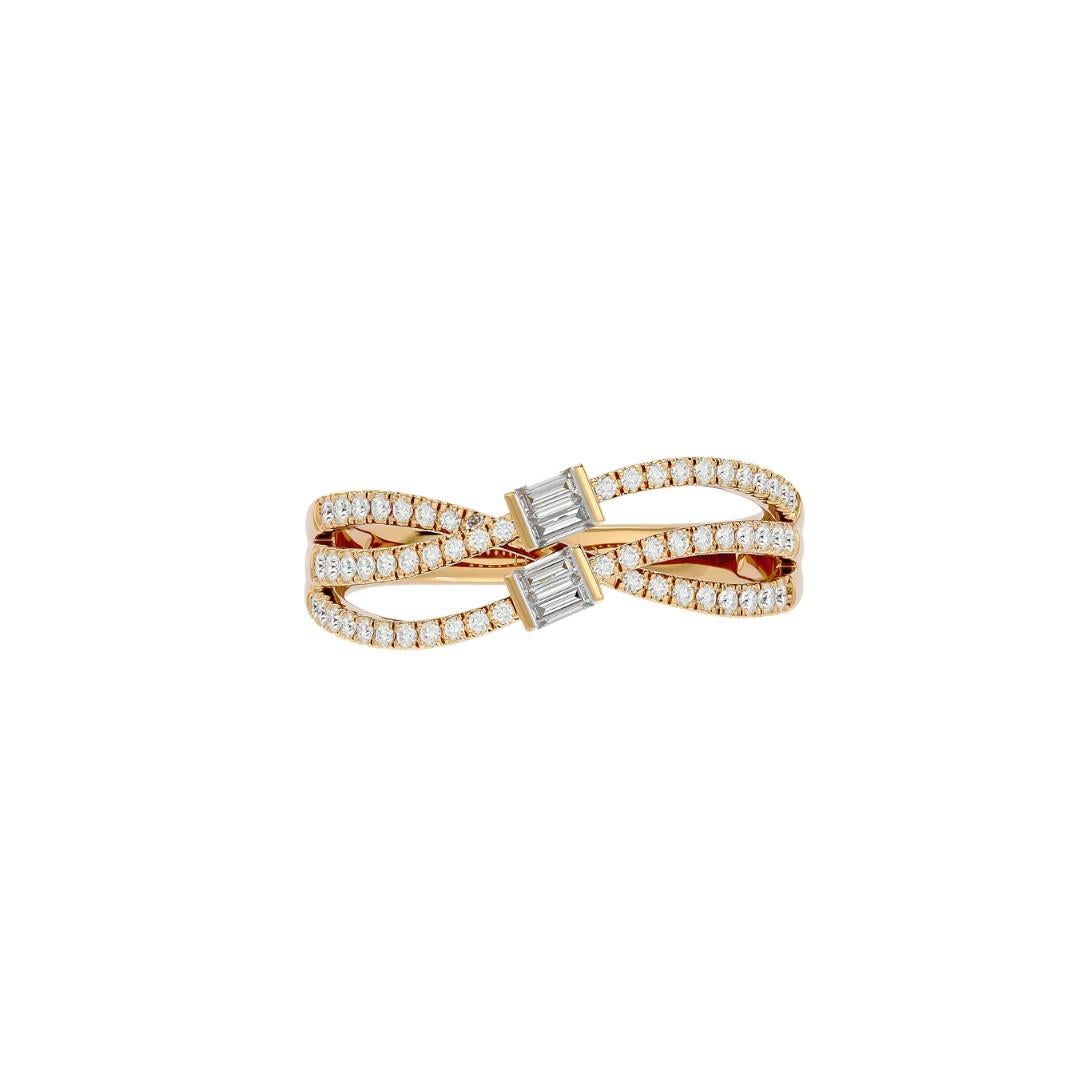 Three Row Diamond Wedding Ring in 18 Karat Gold In New Condition For Sale In บางรัก, TH