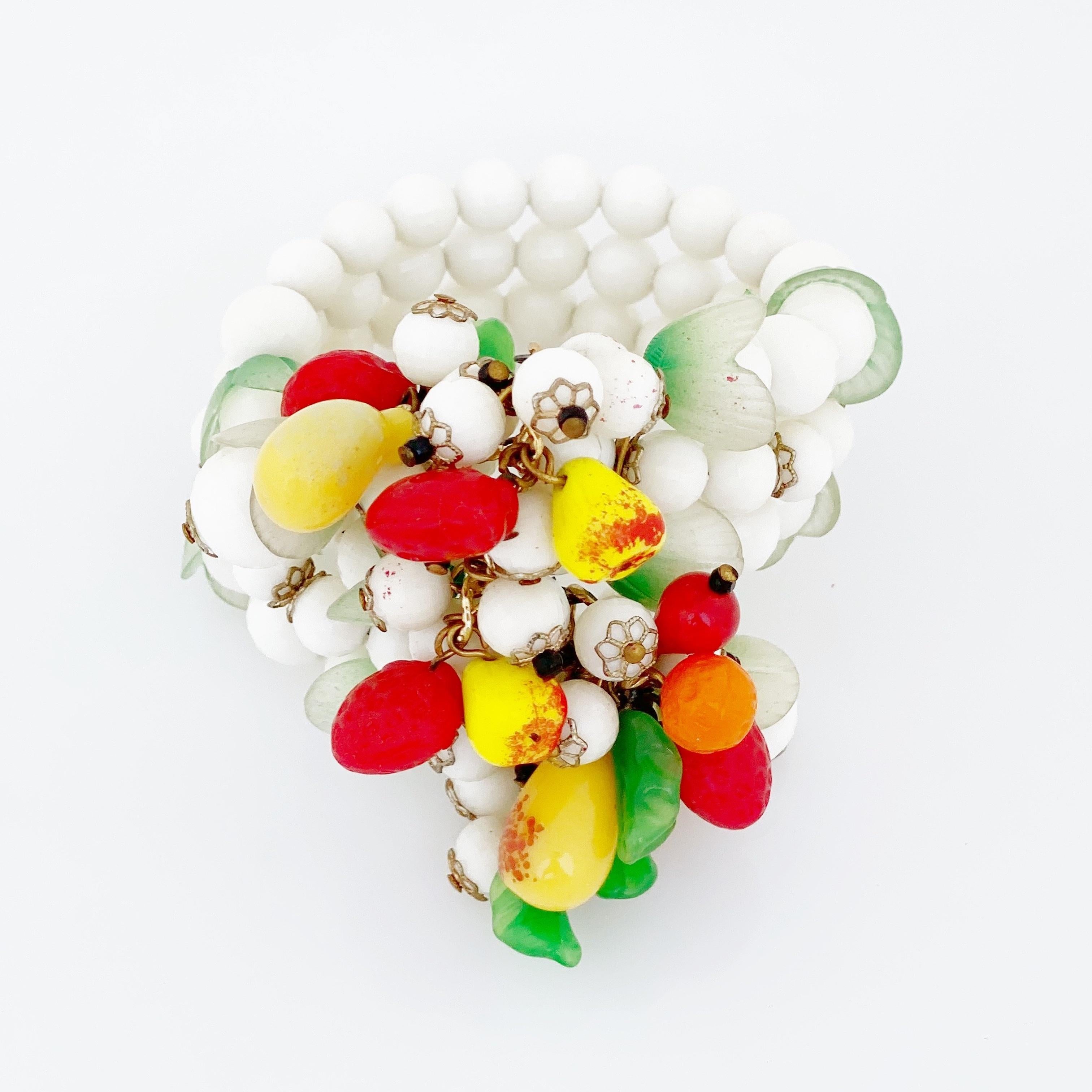 Moderne Bracelet manchette à trois rangées de perles « Salade de fruits » par Hobé, années 1950 en vente
