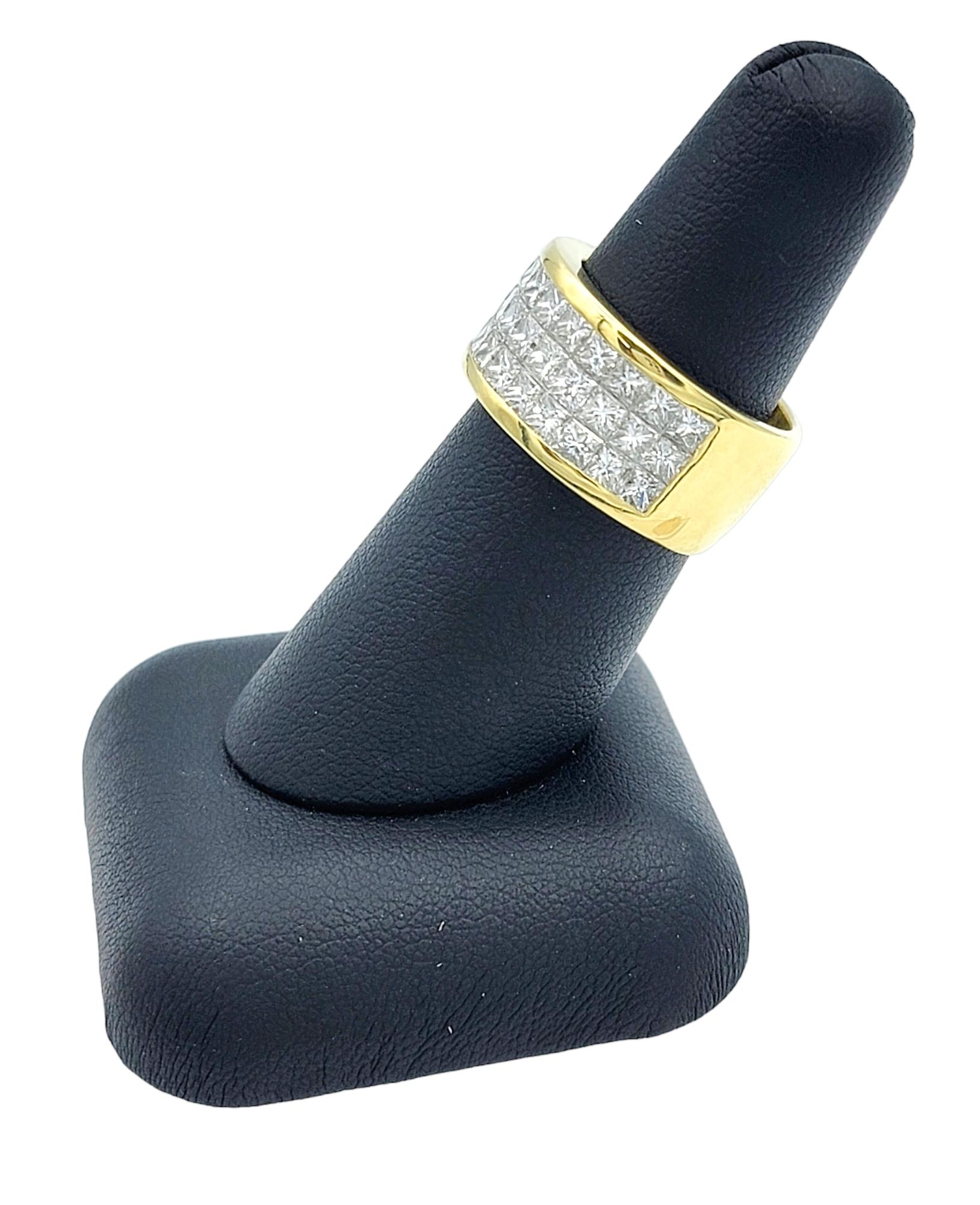 Dreireihiger unsichtbar gefasster Diamantring mit Prinzessinnenschliff aus 18 Karat Gold, E-F/VS im Angebot 3