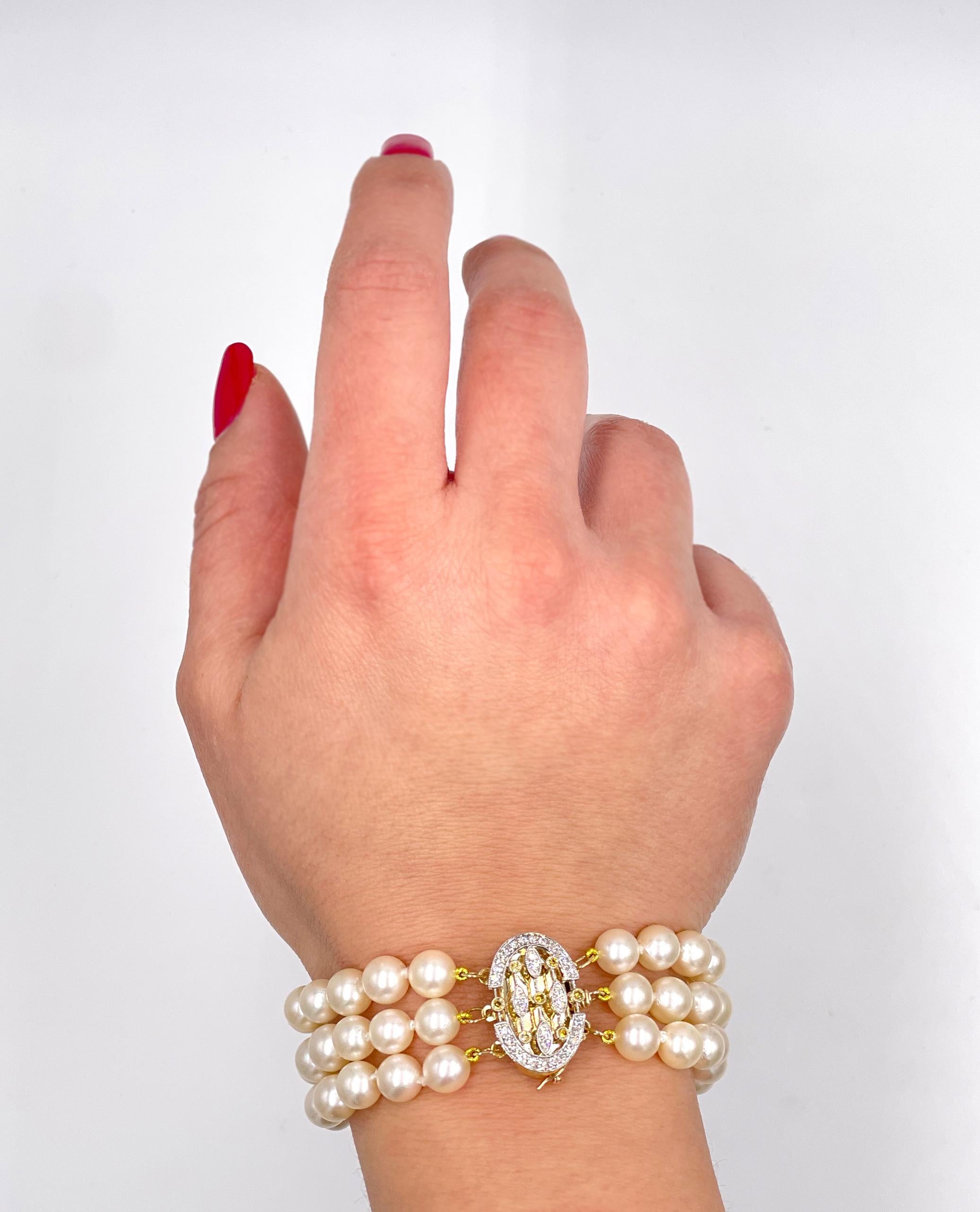Dreireihiges, mehrreihiges Perlenarmband mit 14k & 18k Diamantverschluss im Zustand „Neu“ im Angebot in Old Tappan, NJ