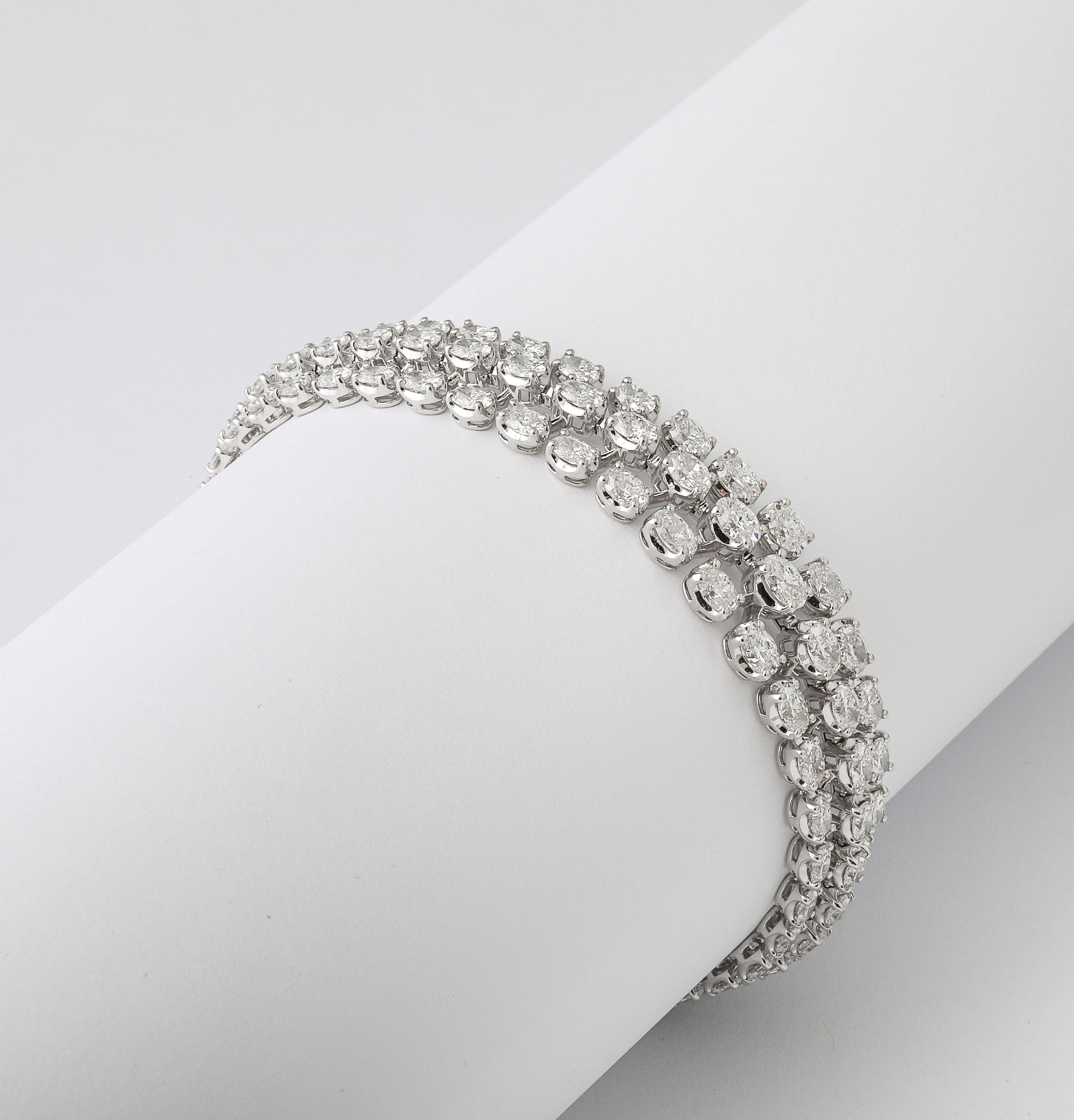 Bracelet à trois rangs de diamants ovales en vente 3