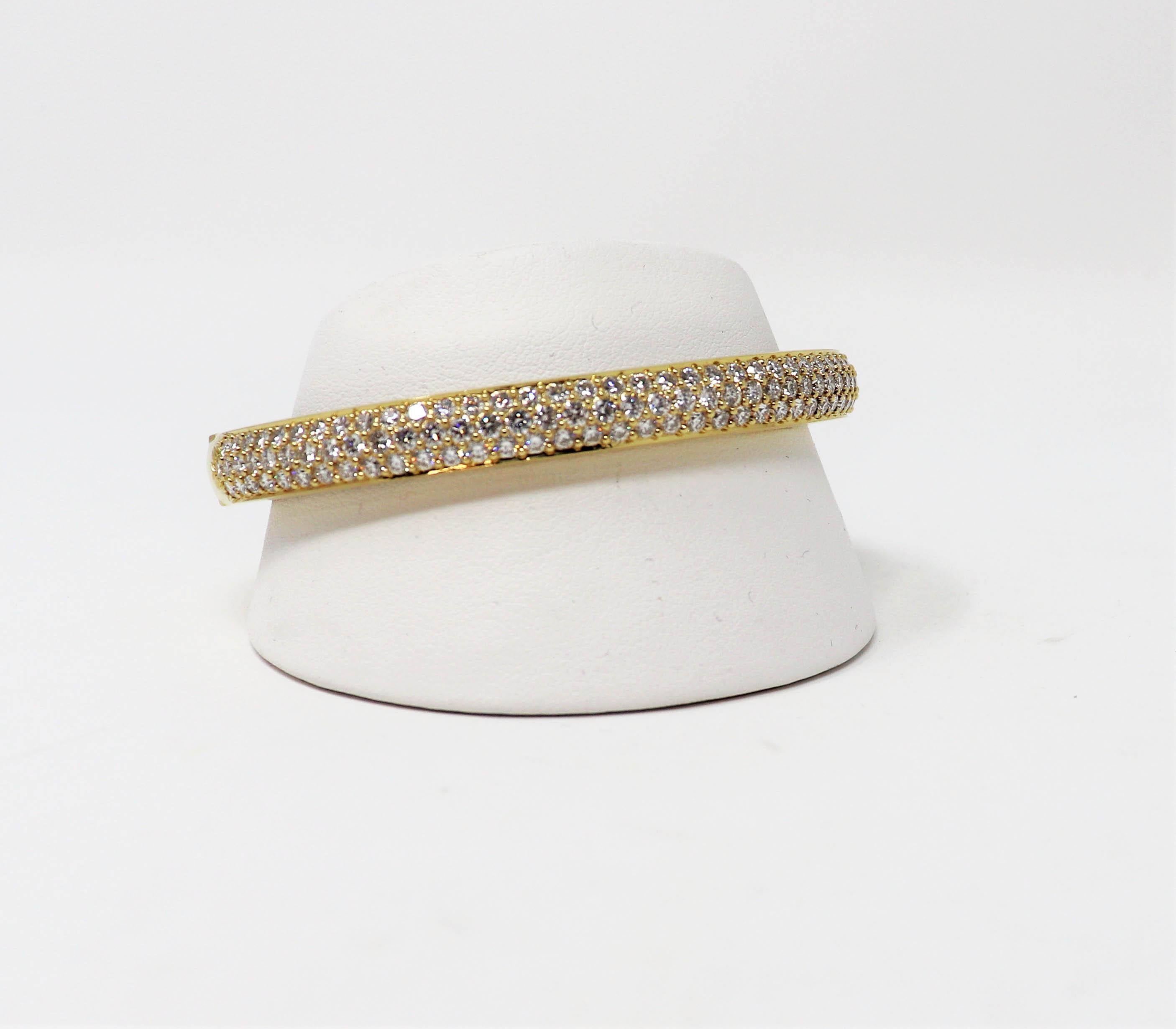 Absolutely lovely pave diamond bangle bracelet. The sleek, modern design bursts with sparkle from all angles from the stunning natural icy white diamonds. This incredible piece can be stacked with other bracelets or worn simply on its own, offering