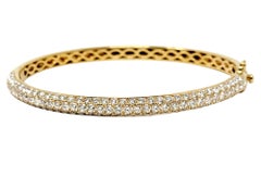 Bracelet jonc fin à charnières à trois rangées de diamants pavés en or jaune 18 carats