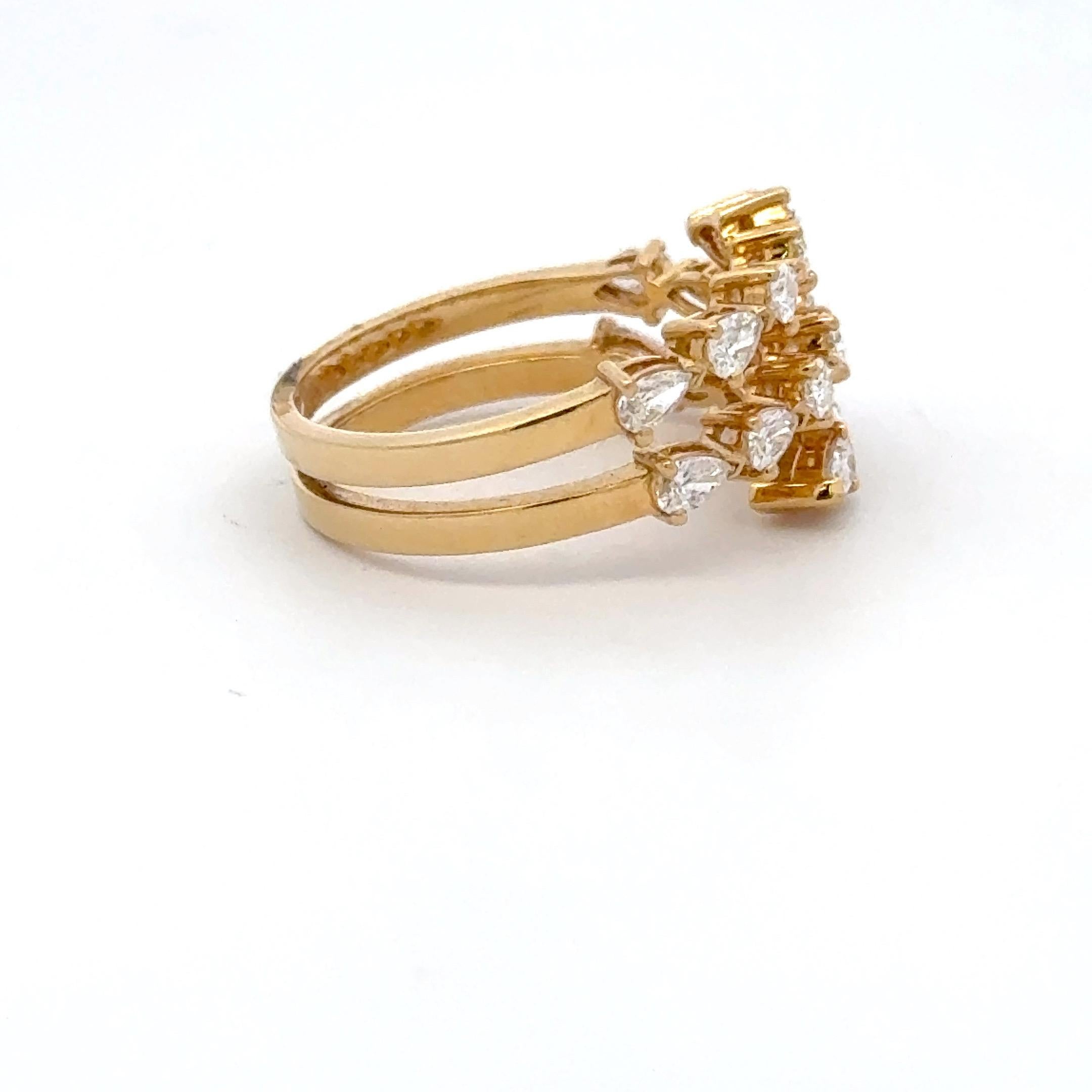 Women's Three Row Pear Shape Diamond Band Ring 1.36 Carats 18 Karat Yellow Gold F-G VS1 For Sale
