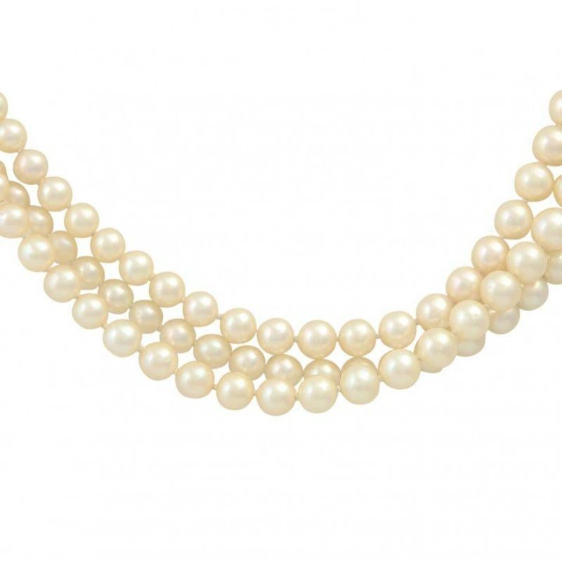 Three-row pearl necklace, Akoya cultured pearls, D.: approx. 3.5 - 7.5 mm, clasp made of WG 18K, set with 25 brilliant-cut diamonds totaling approx. 1.5 ct, approx. FW (F-G)/VVS-VS and 30 round, faceted sapphires, total weight 68.7 g, L.: approx. 48