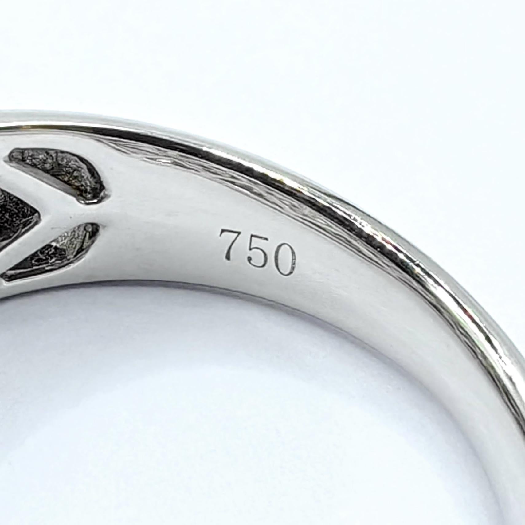 En vente :  Demi-bague en or blanc 18 carats avec pavé de diamants ronds et brillants sur trois rangs 7